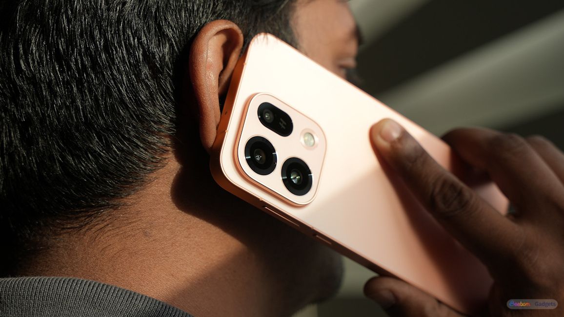 Oppo Find X9s design in hand