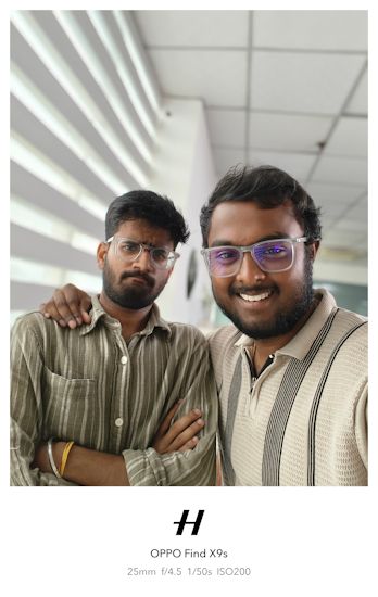 Find X9s selfie indoors two people