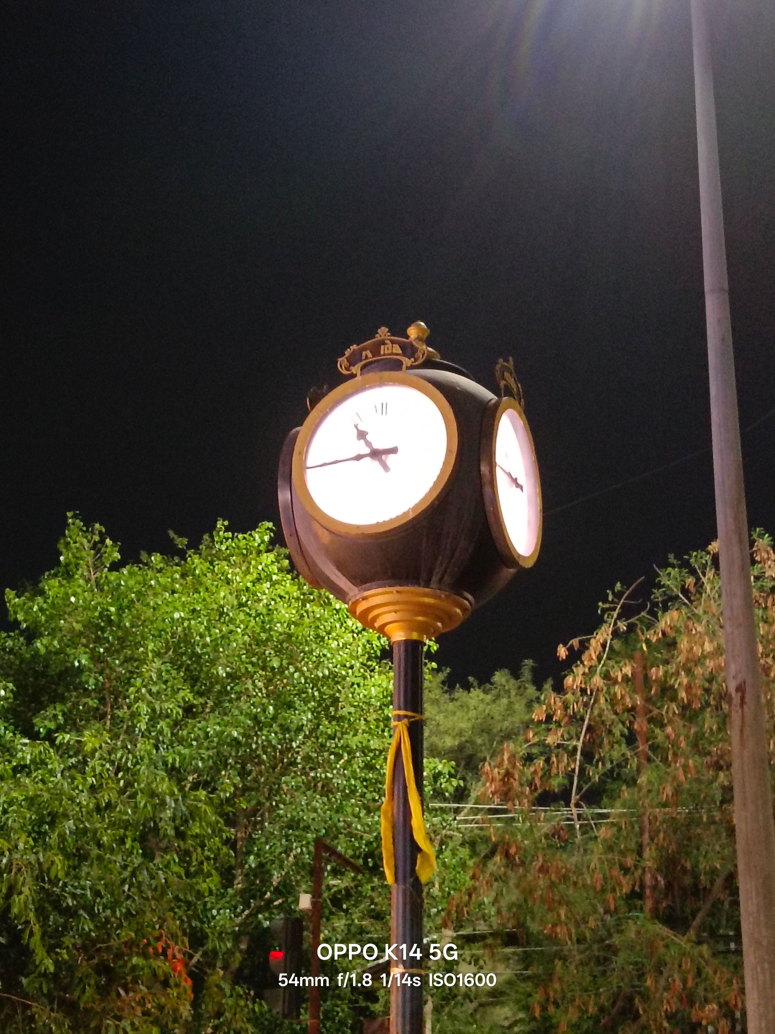 Oppo K14 5G 54mm clock night shot Oppo K14 5G 54mm clock night shot