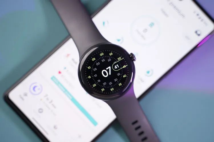 Google Pixel Watch 1 in black