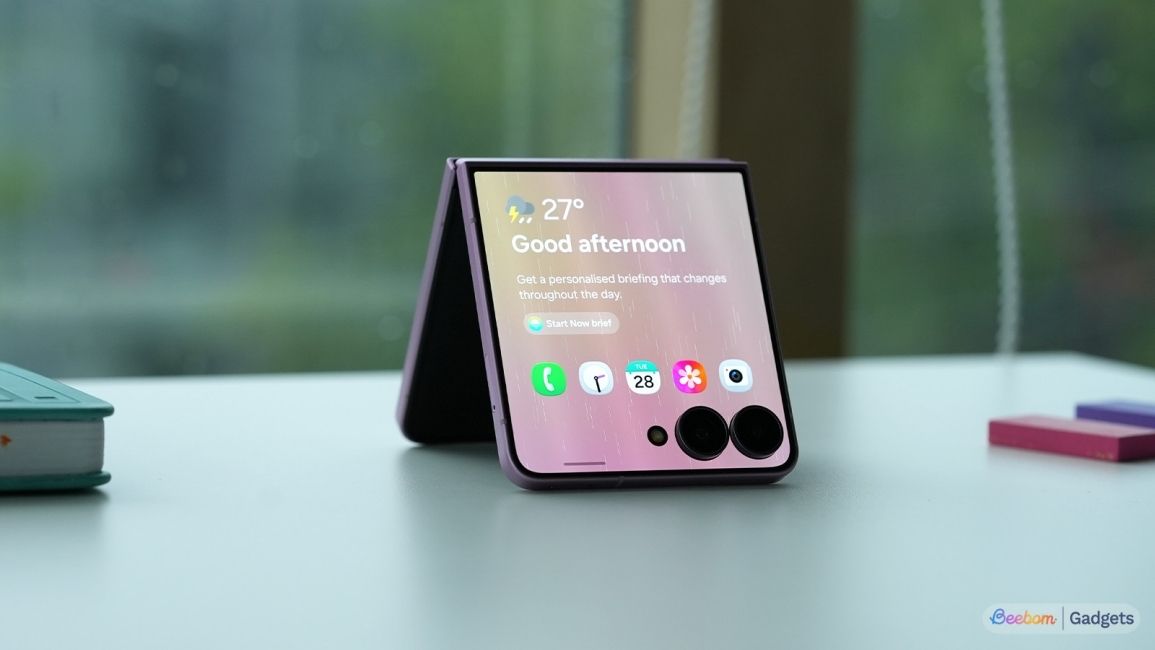 One UI 9 Flex Display shown on the Samsung Galaxy Z Flip 8 cover display One UI 9 Flex Display shown on the Samsung Galaxy Z Flip 8 cover display