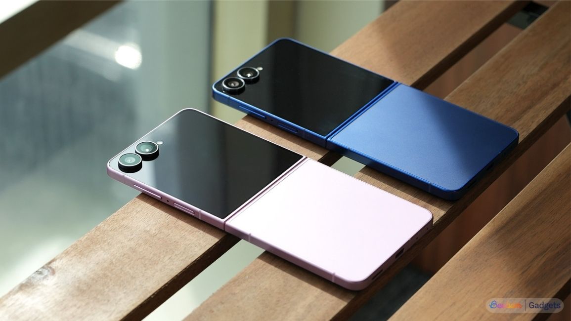Samsung Galaxy Z Flip 8 side by side comparison with the Samsung Galaxy Z Flip 7 laying flat on the table Samsung Galaxy Z Flip 8 side by side comparison with the Samsung Galaxy Z Flip 7 laying flat on the table