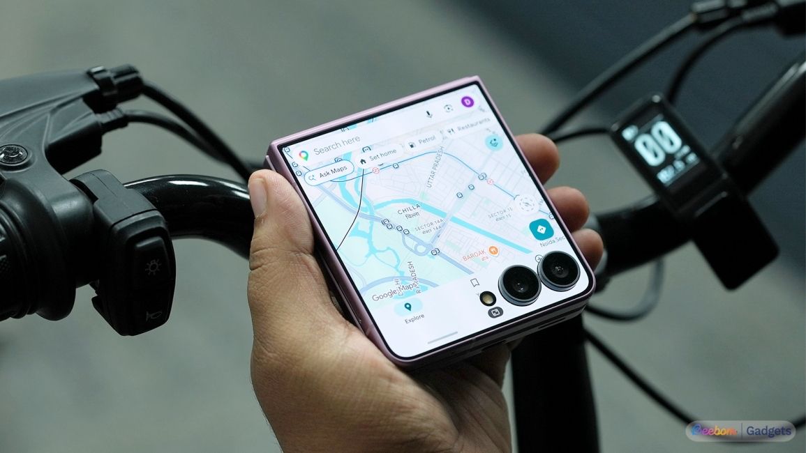 Using Google Maps on the Cover Screen of the Samsung Galaxy Z Flip 8 Using Google Maps on the Cover Screen of the Samsung Galaxy Z Flip 8