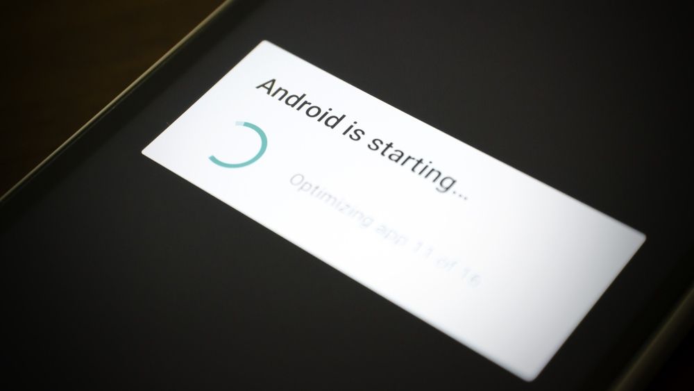 android phone restarting and showing the boot screen android phone restarting and showing the boot screen
