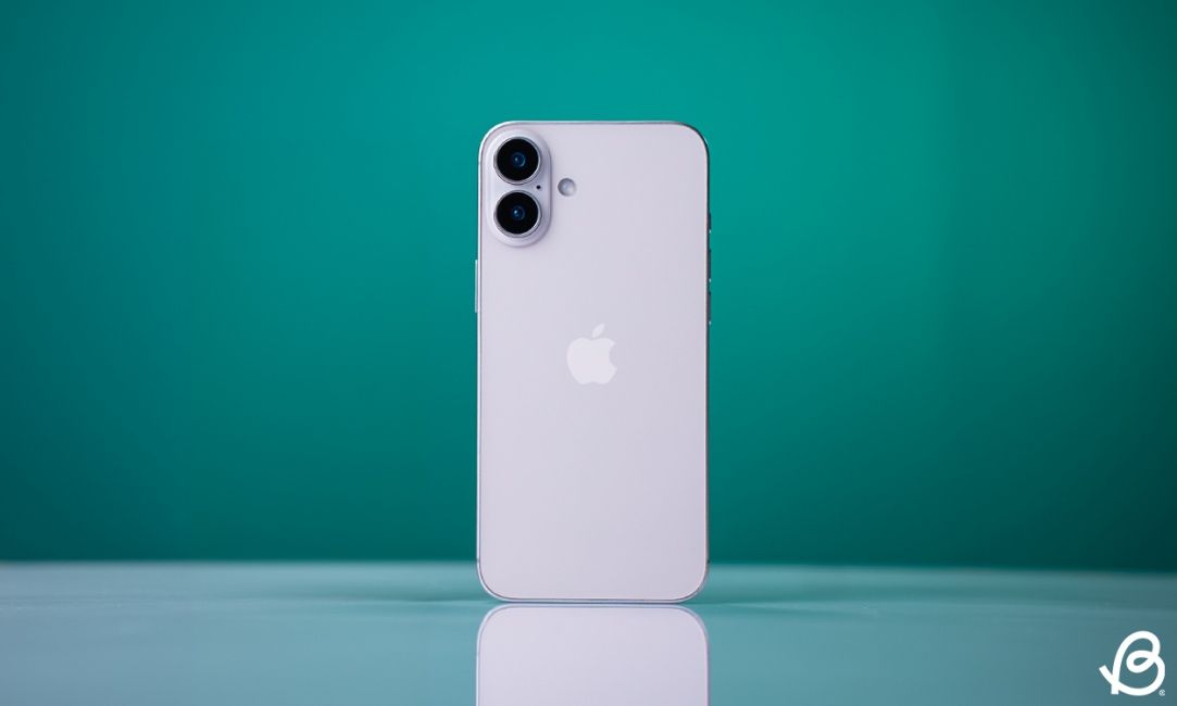 iphone 16 back side in green background iphone 16 back side in green background
