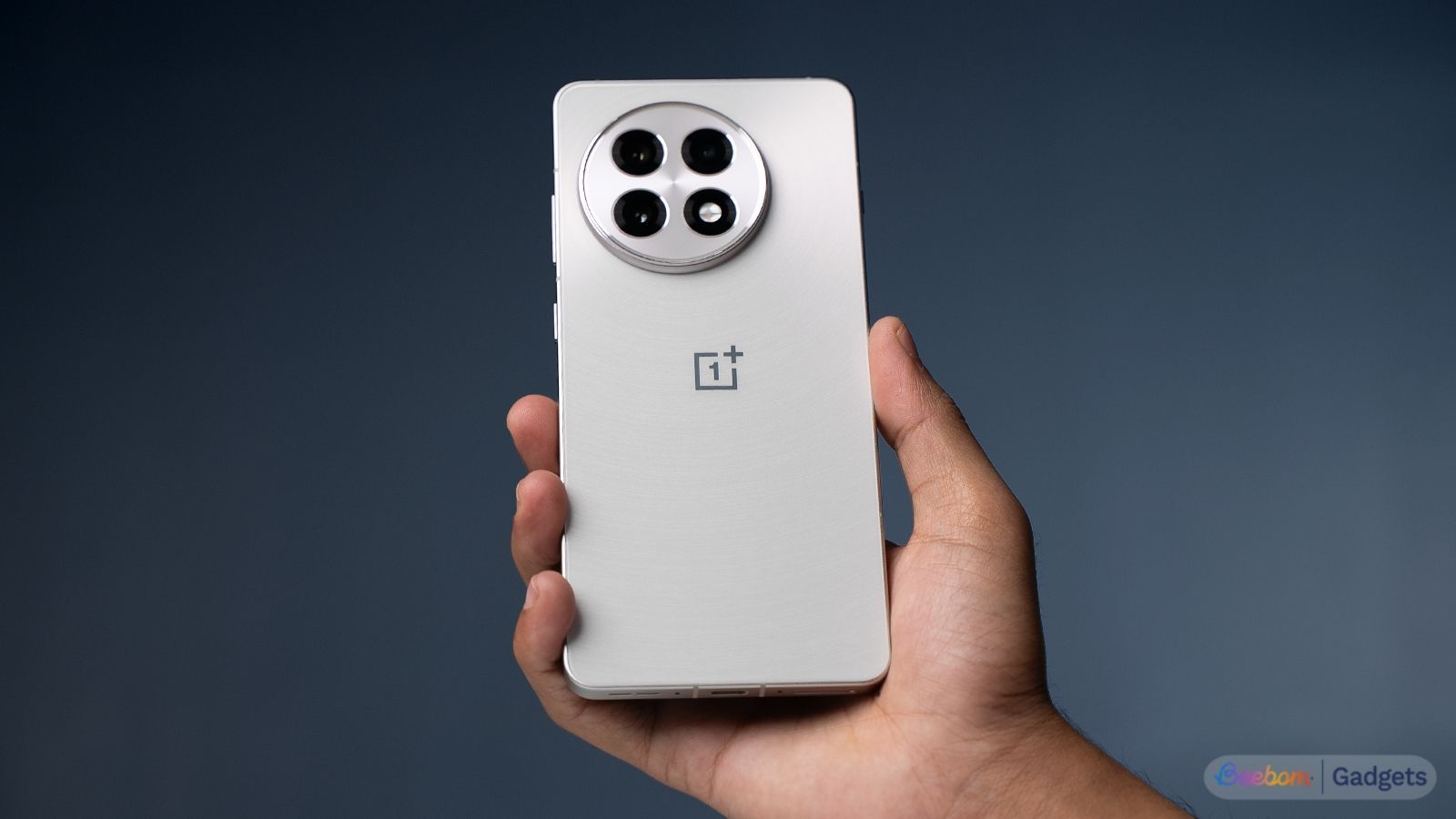 OxygenOS 16.1 Update Rolls Out to OnePlus 13R and 15R with New Fingerprint Animations thumbnail