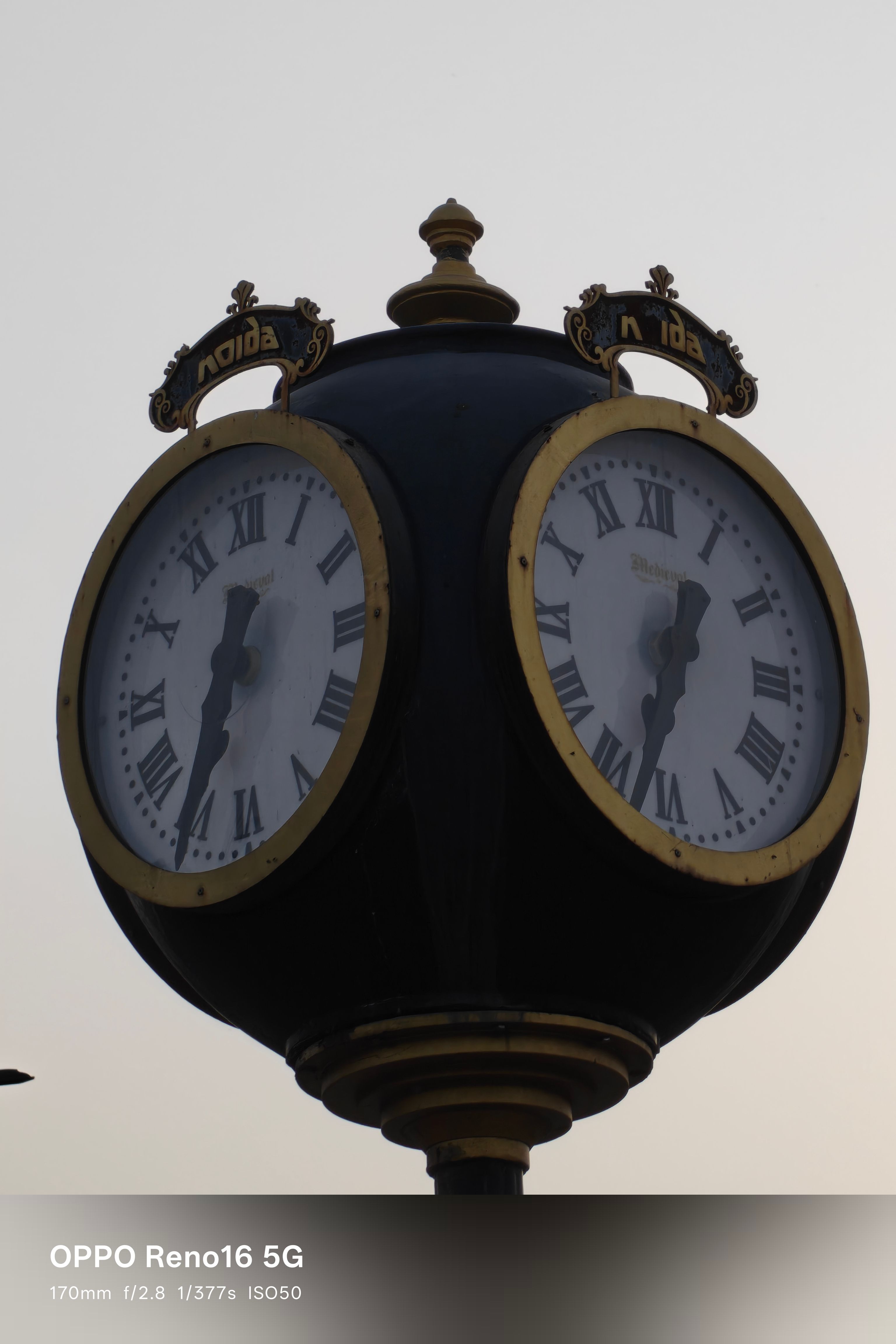 Oppo Reno 16 170mm clock shot Oppo Reno 16 170mm clock shot
