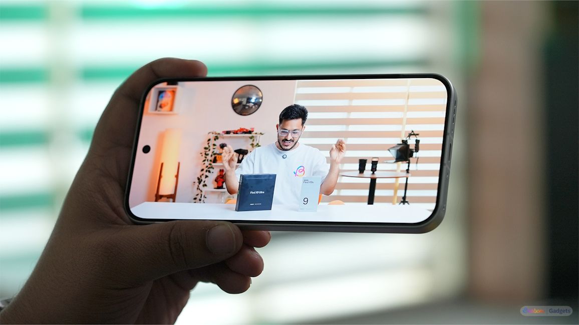 Oppo Reno 16 display viewing Oppo Reno 16 display viewing