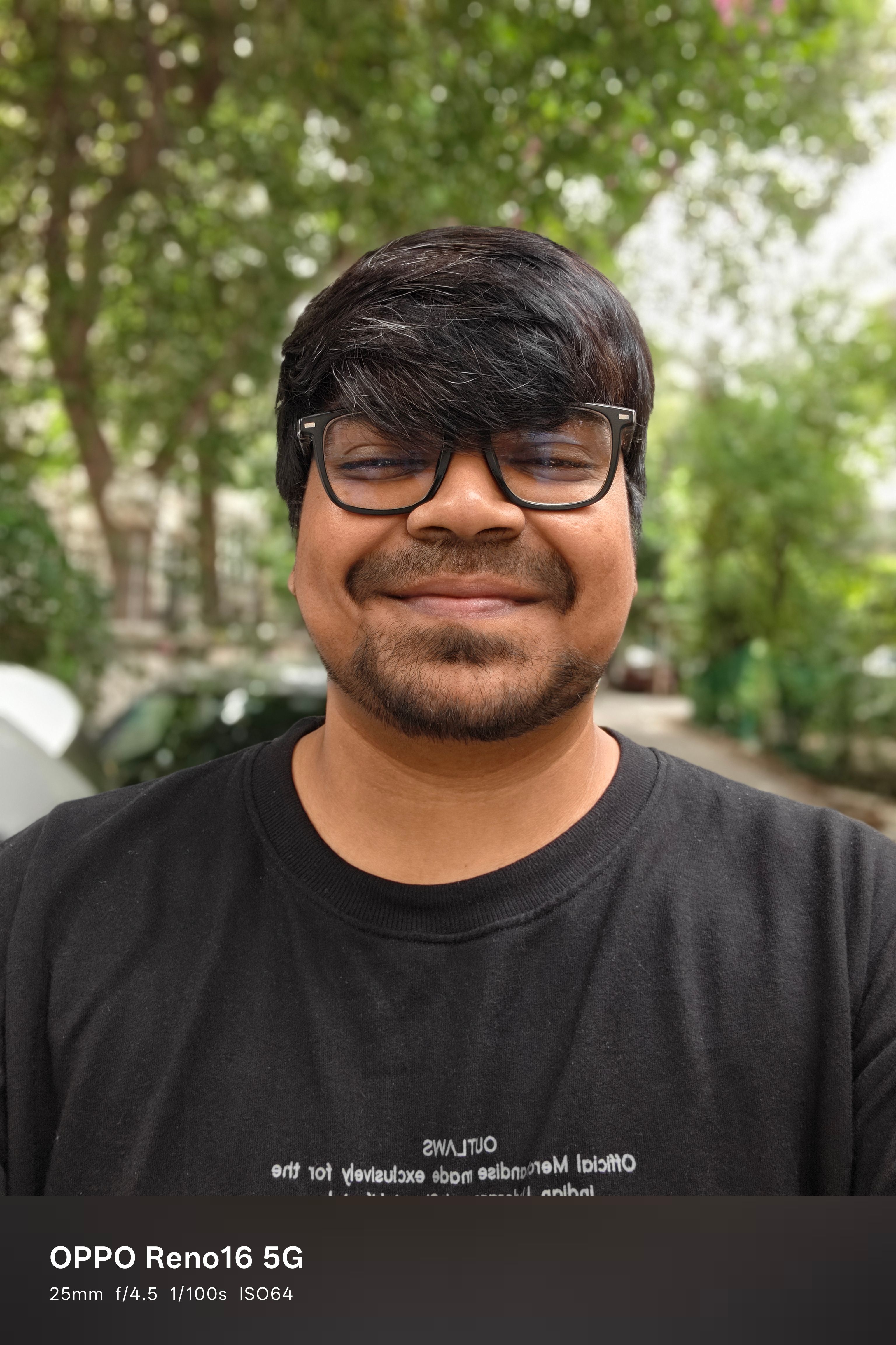 Oppo Reno 16 selfie outdoors Oppo Reno 16 selfie outdoors