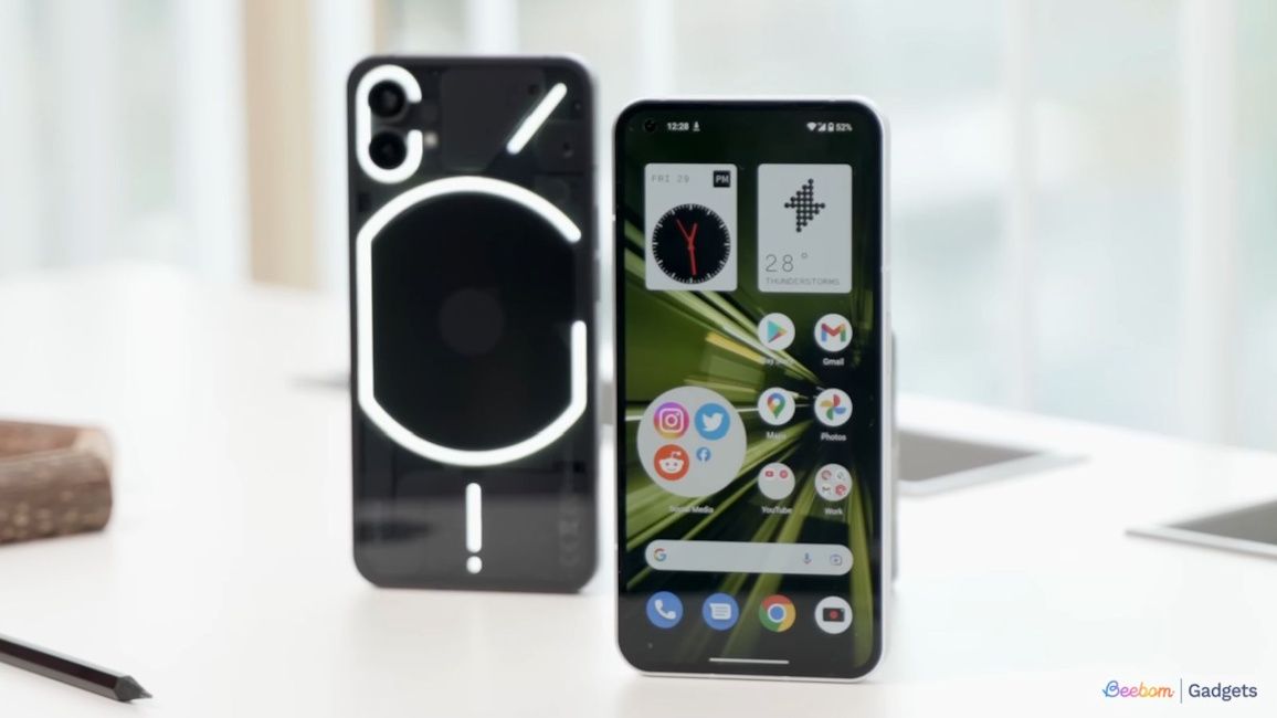 Nothing Phone 1 front and back Nothing Phone 1 front and back