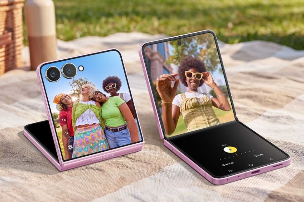 different design of Samsung Galaxy Z Flip 8