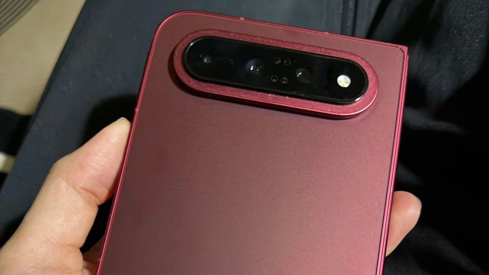 Xiaomi 18 Fold leaked hands-on image Xiaomi 18 Fold leaked hands-on image