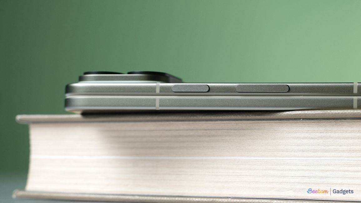 Design of the Pixel 11 Pro Fold from the sides 2