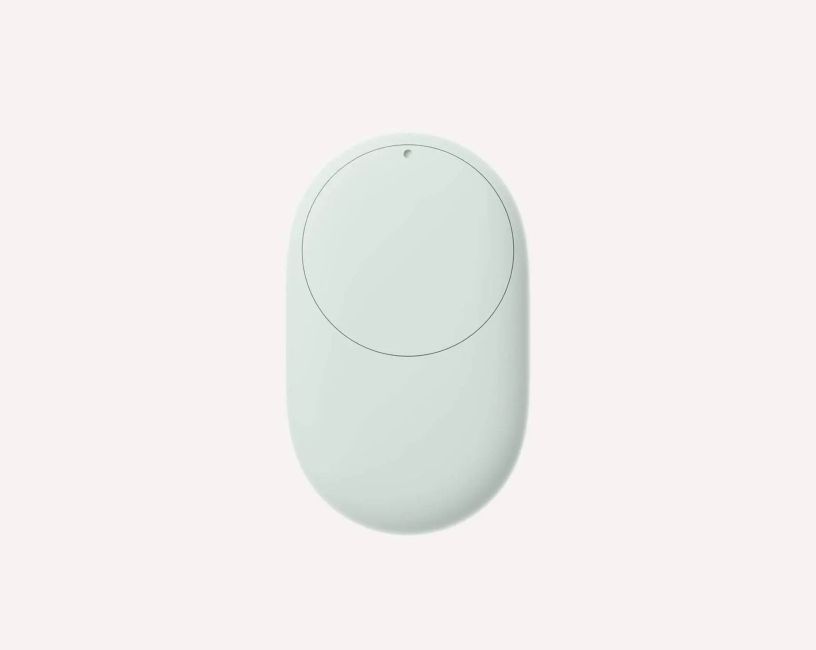 Google Pixel Tag smart tracker for Andoid in Fog colourway from the back Google Pixel Tag smart tracker for Andoid in Fog colourway from the back