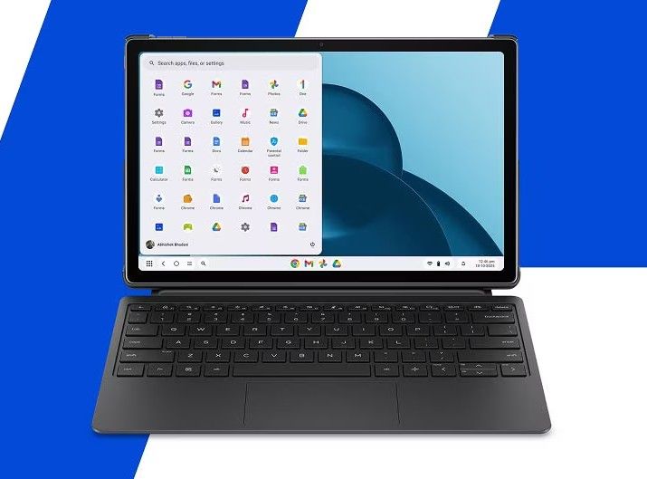 HP OmniPad 12 from the front attached to a keyboard
