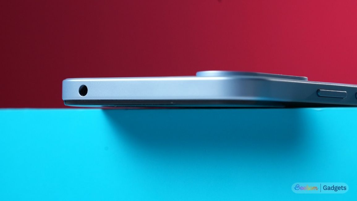 OnePlus N6x design showcase from the top of the phone