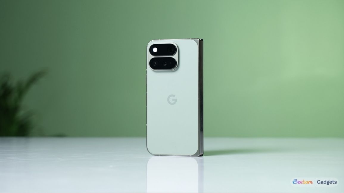 Pixel 11 Pro Fold design from the back showcase from the back 