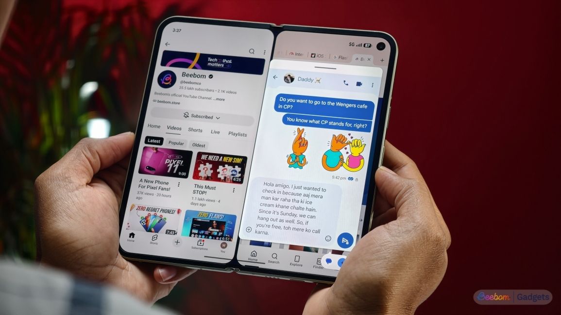 Running two apps side by side on the main screen of the Pixel 11 Pro Fold 