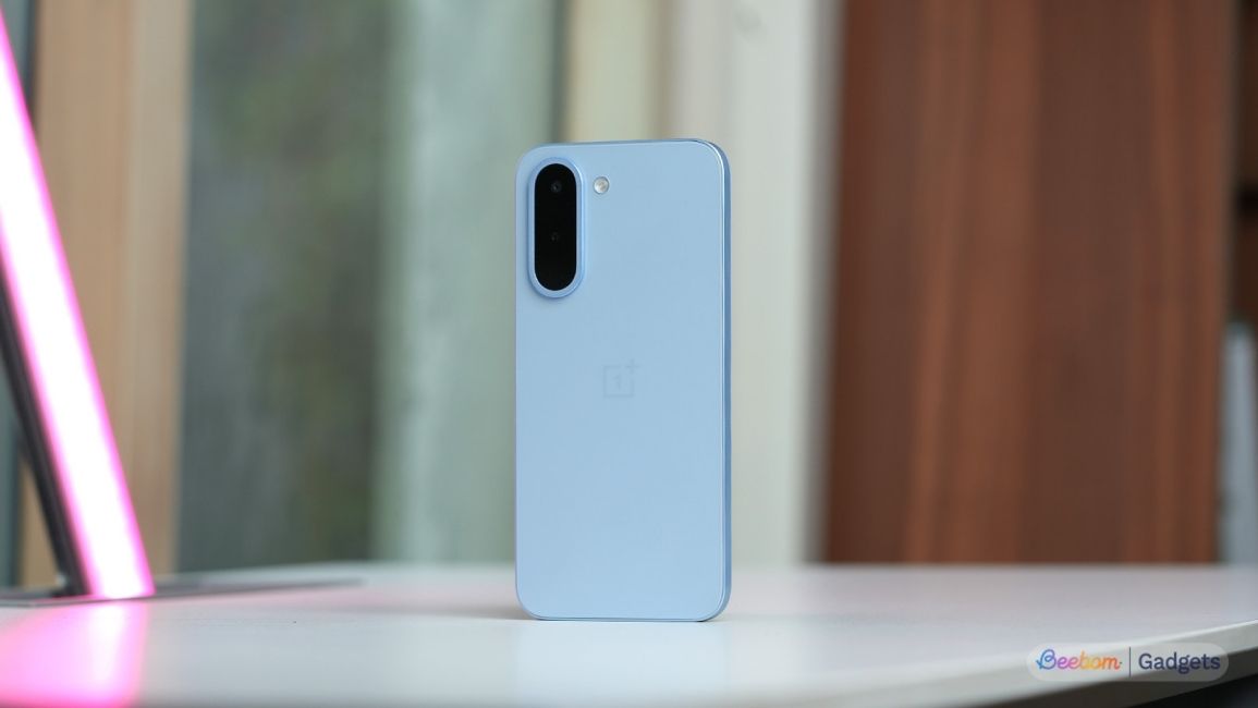 Shot of the OnePlus N6x showing the design of the phone from its back