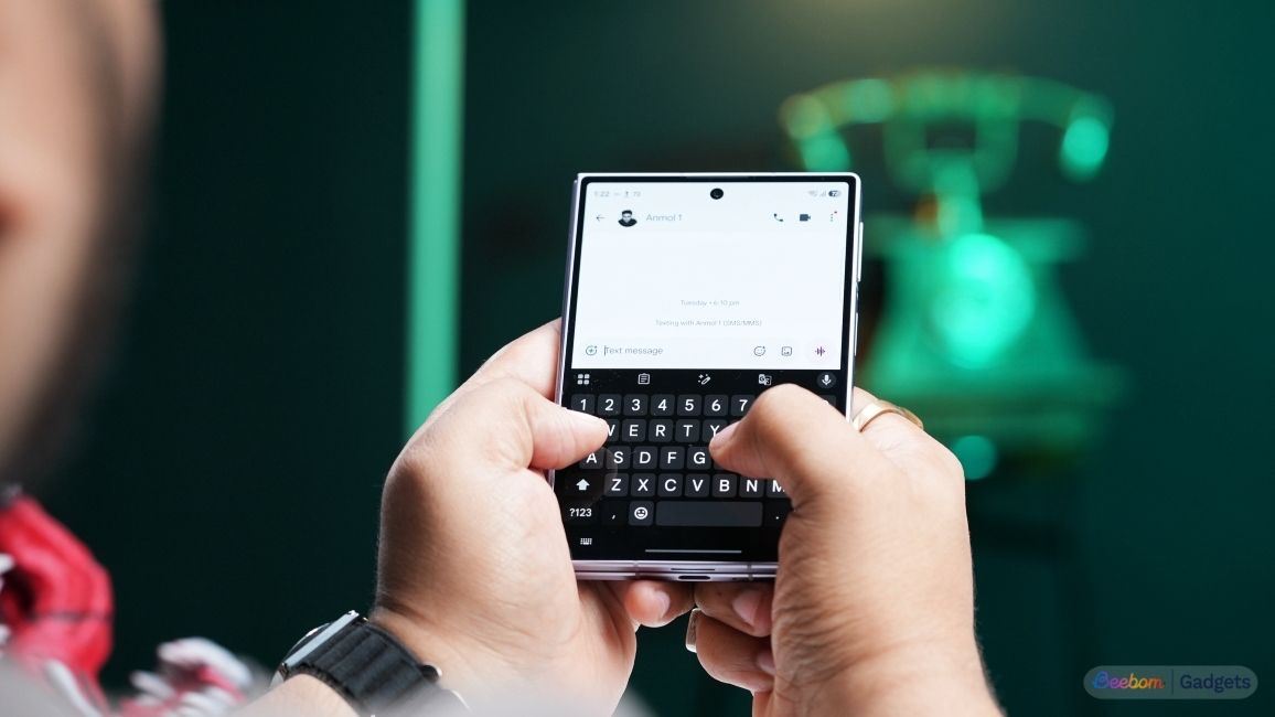 Typing on the cover display of the Galaxy Z Fold 8