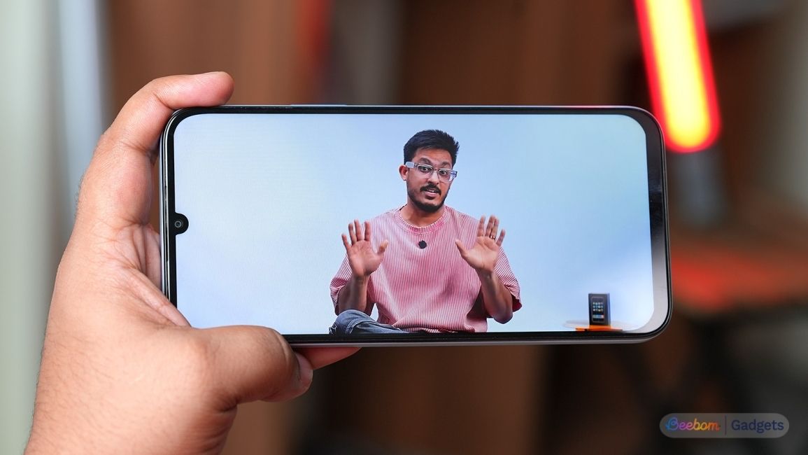 Watching YouTube video on the display of the OnePlus N6x