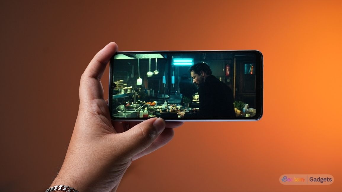 Watching content on the display of Vivo T5 Lite 5G Watching content on the display of Vivo T5 Lite 5G