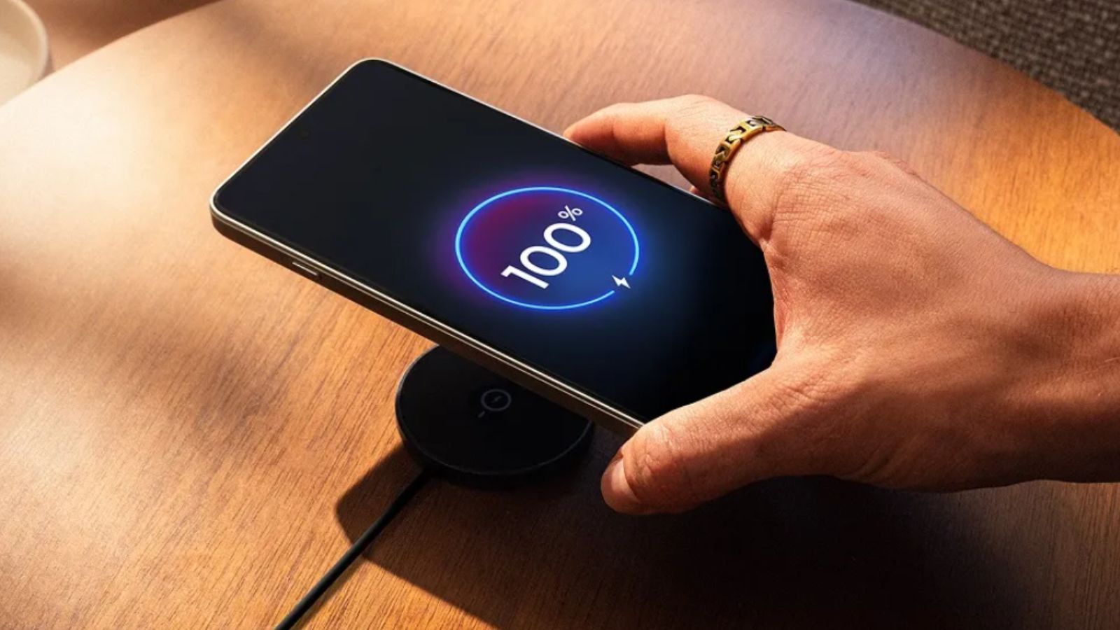 Moto Snap Magnetic Wireless Charger Leaks in Official-Looking Renders thumbnail Moto Snap Magnetic Wireless Charger Leaks in Official-Looking Renders thumbnail