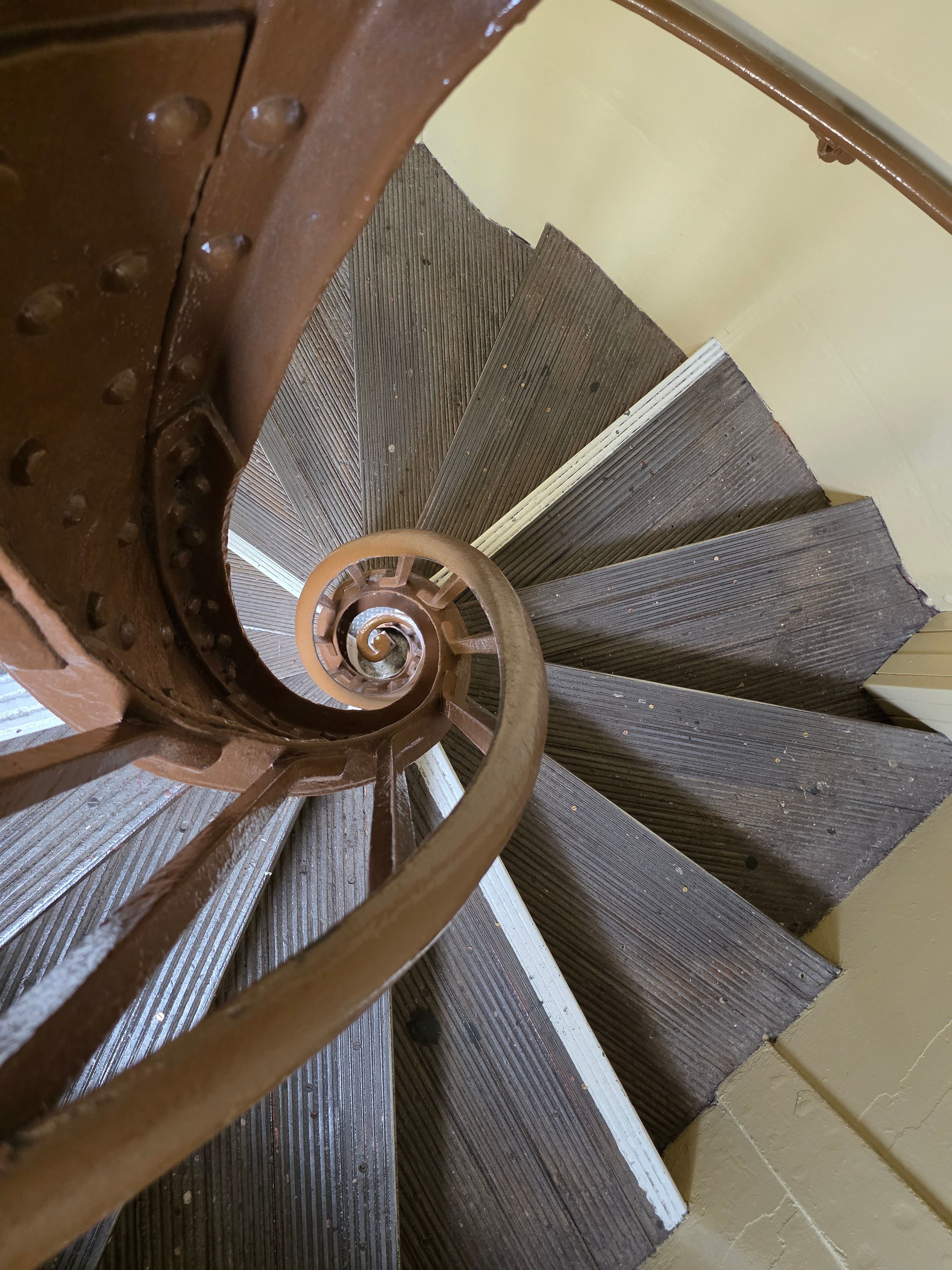 Galaxy Z Fold 8 Ultra main camera day time shot of stairs