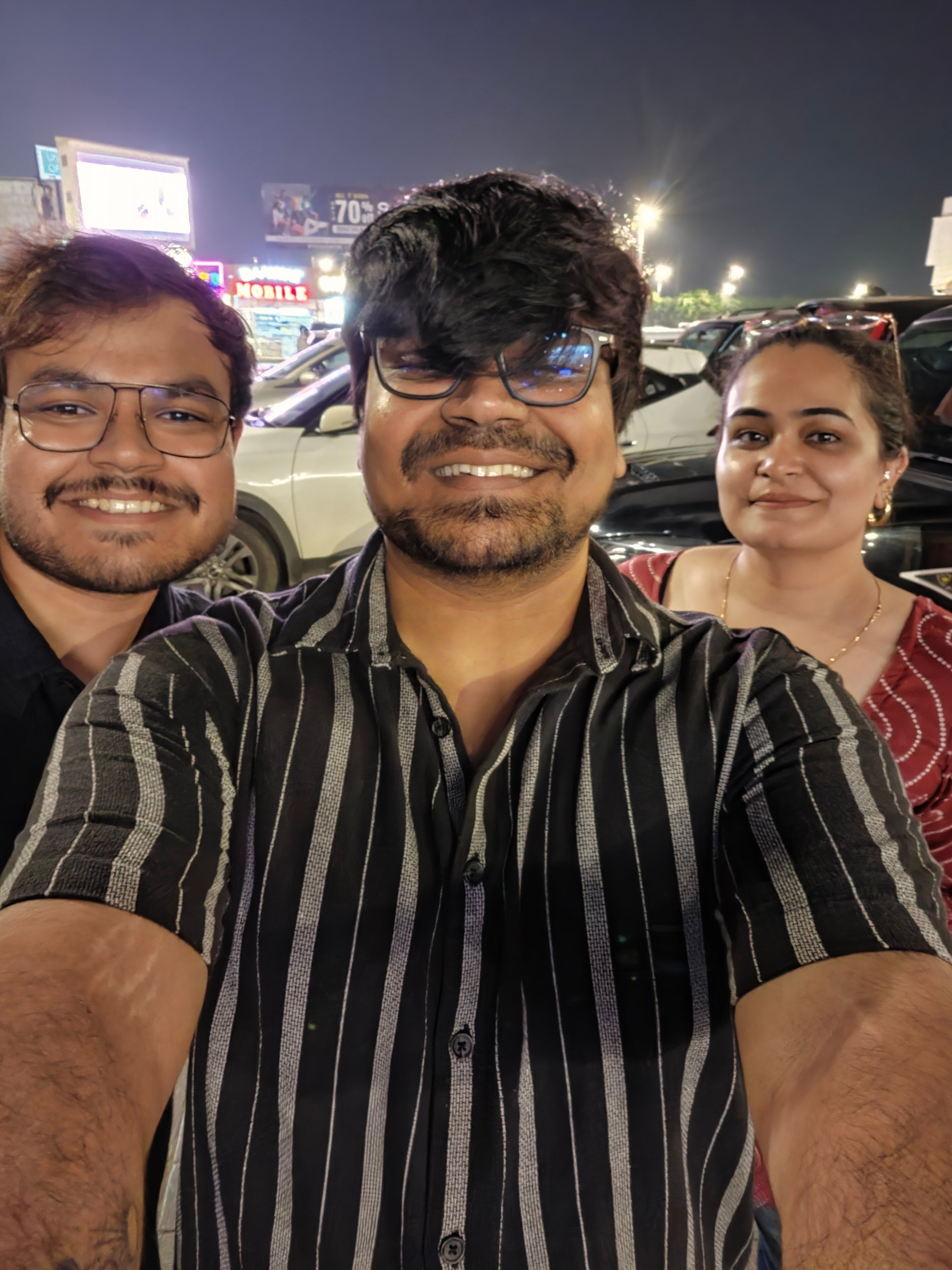 Galaxy Z Fold 8 Ultra night time selfie outdoors