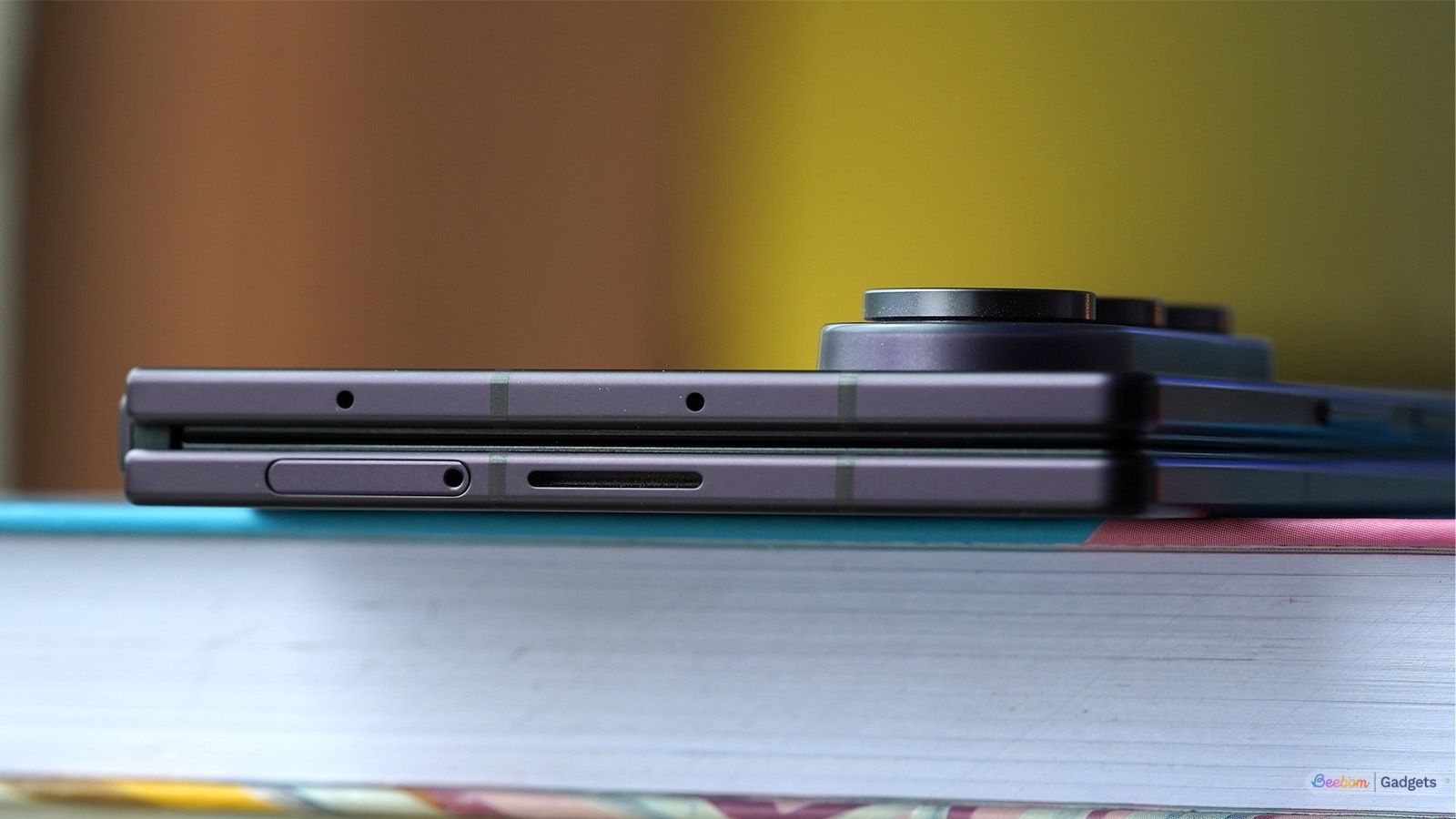 Galaxy Z Fold 8 Ultra top ports
