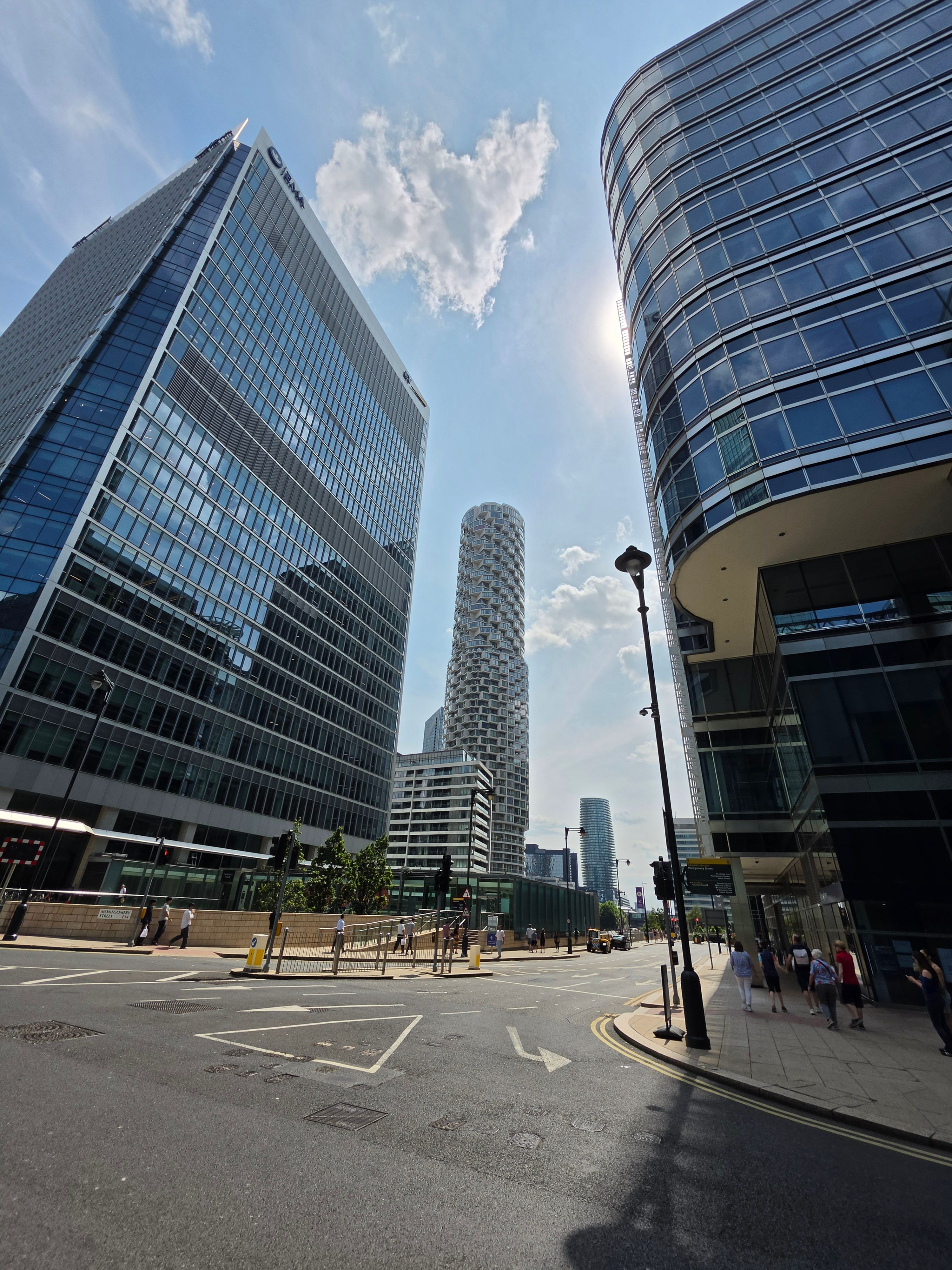Galaxy Z Fold 8 Ultra ultra wide day time shot of buildings