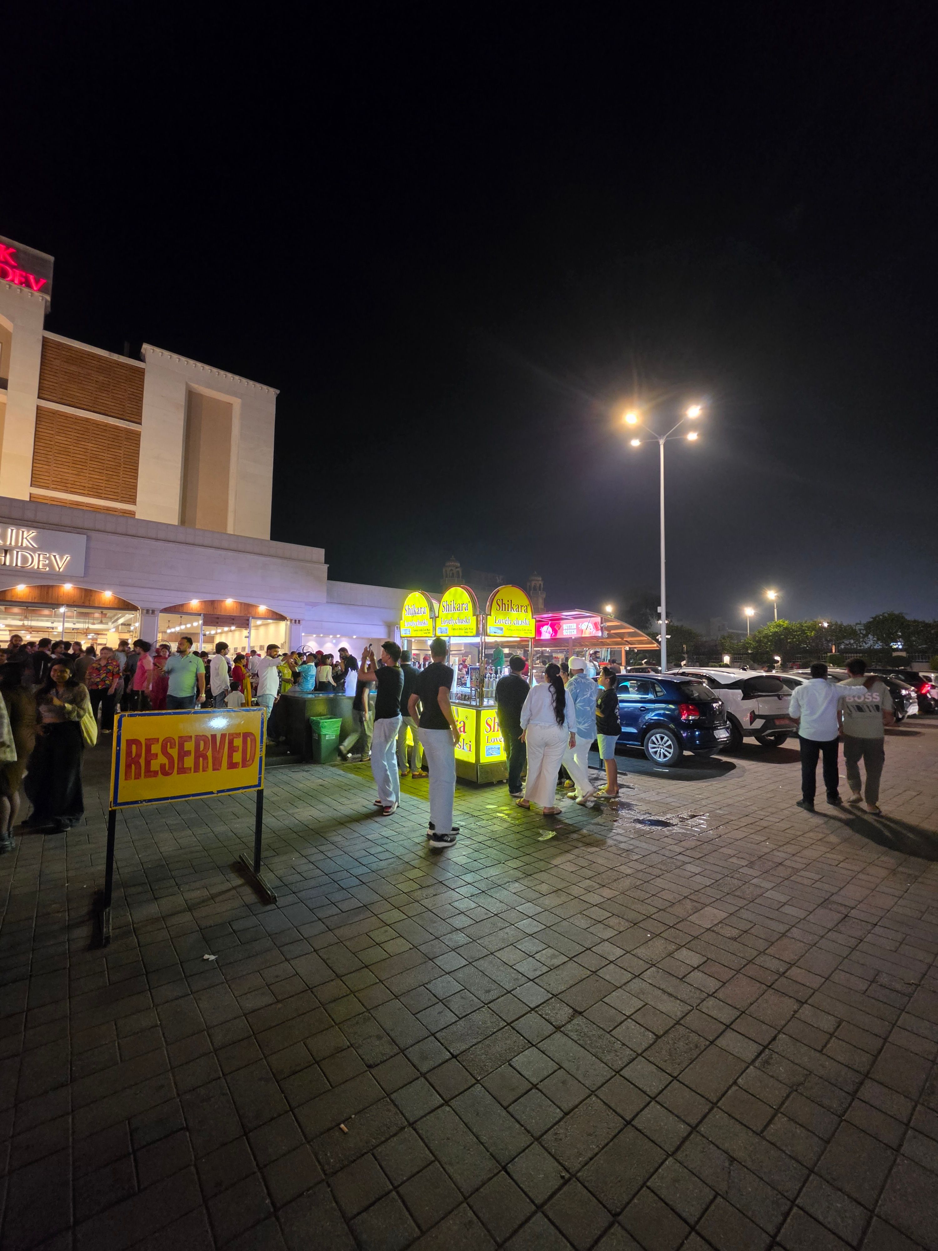 Galaxy Z Fold 8 Ultra ultra wide night time shot of Delhi shops and lights