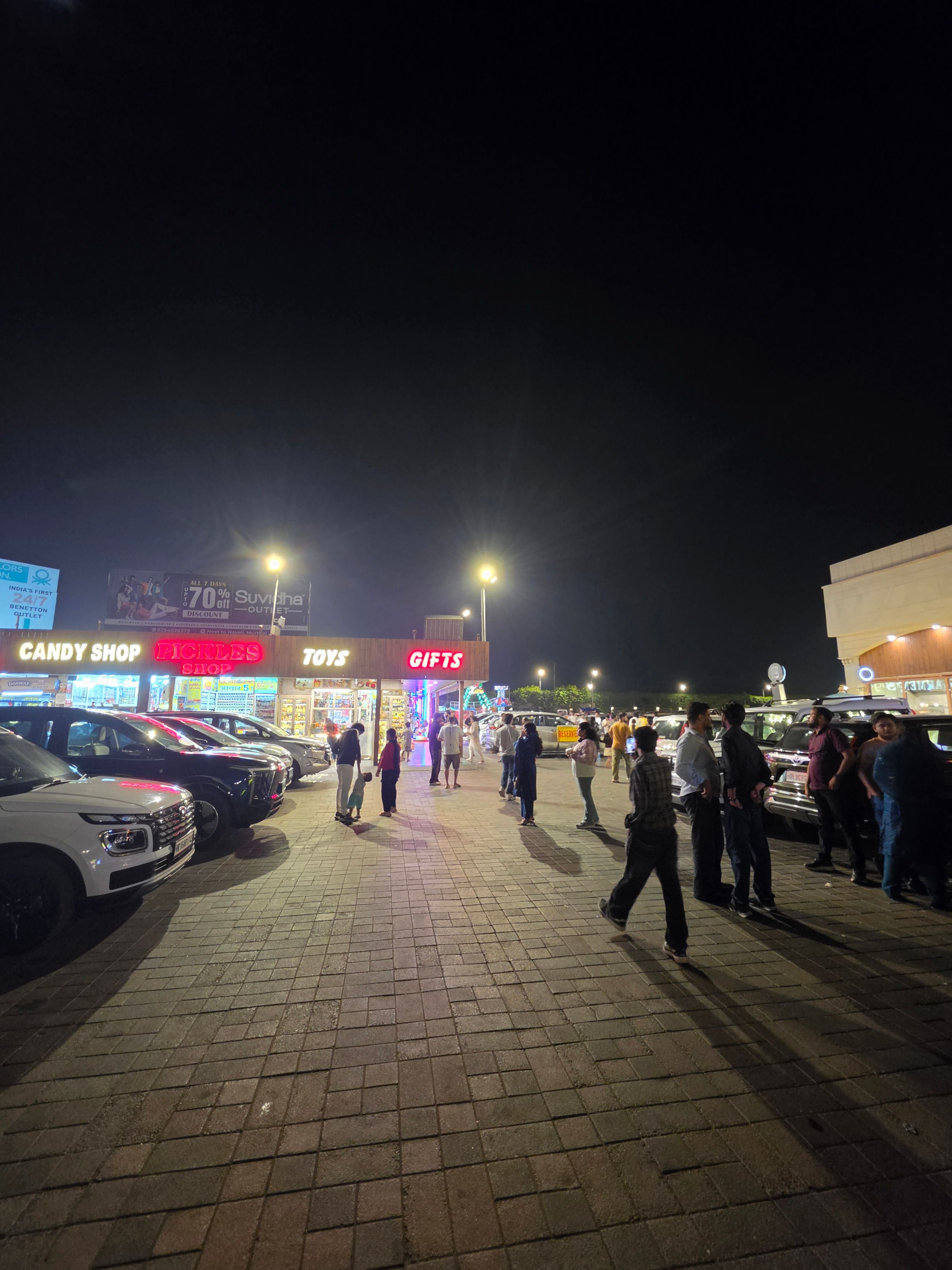 Galaxy Z Fold 8 Ultra ultra wide night time shot of Delhi shops