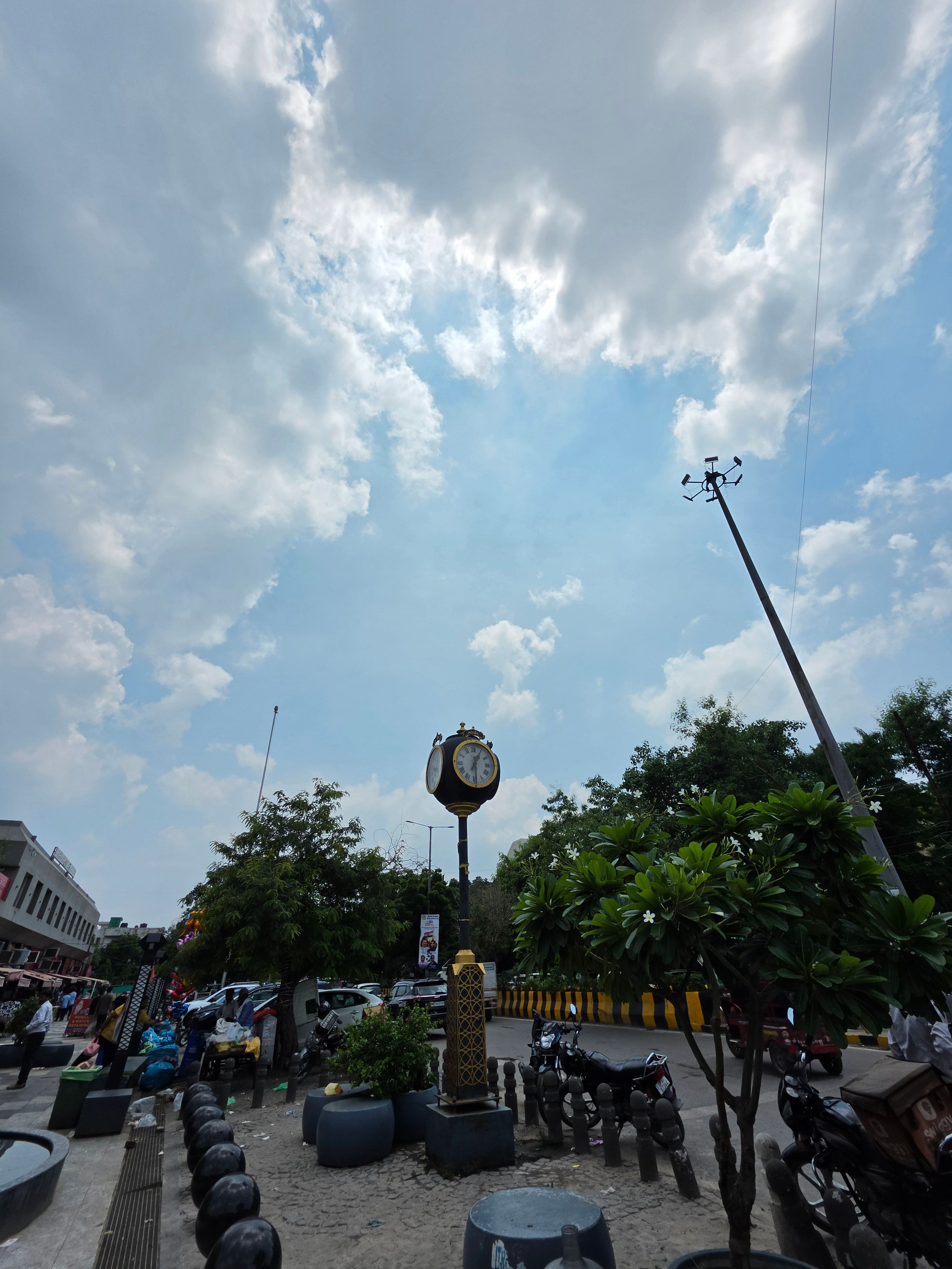 Galaxy Z Fold 8 Ultra ultra wide day time shot of noida