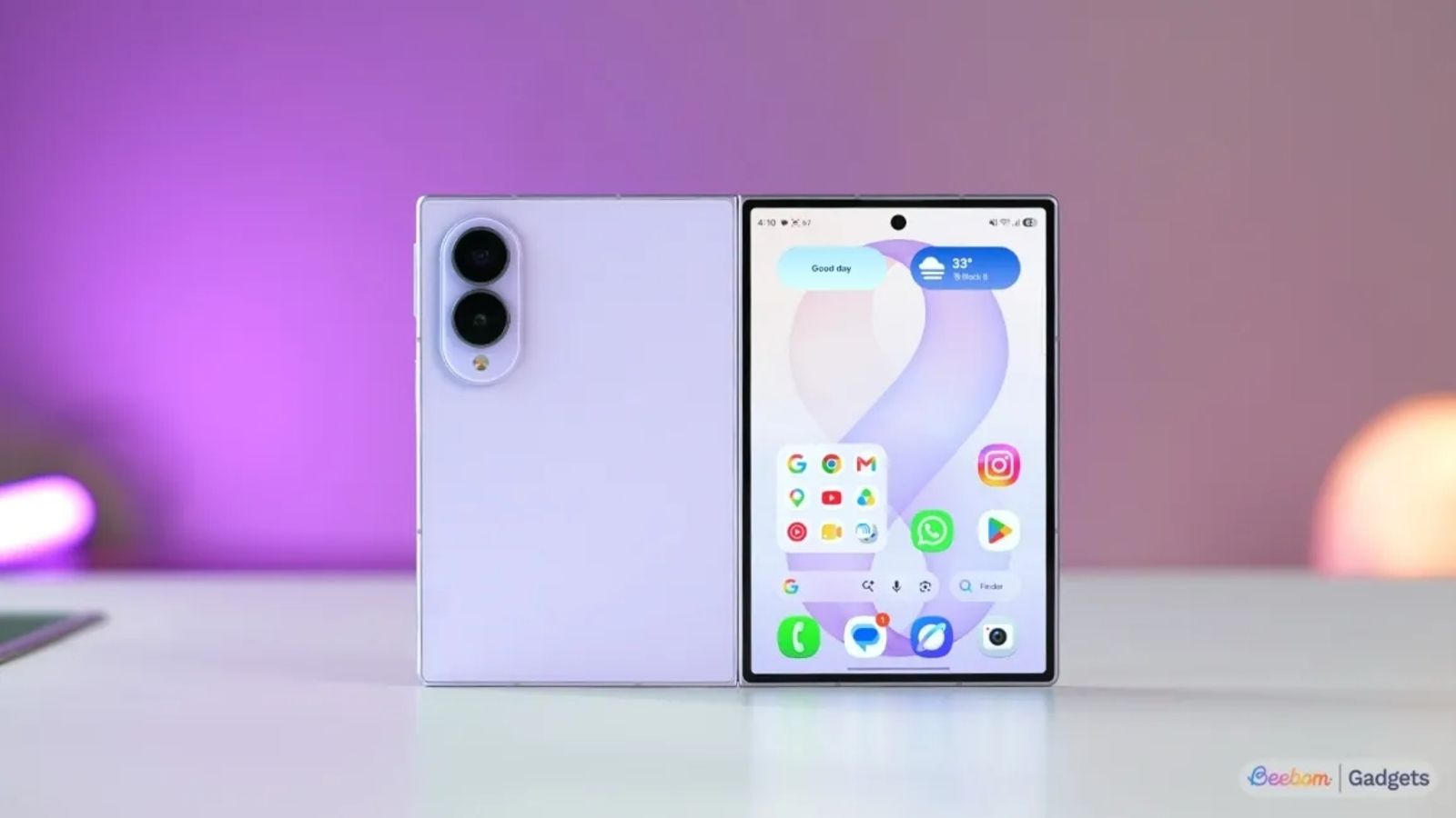 galaxy z fold 8 outer screen turned on and camera bar visible