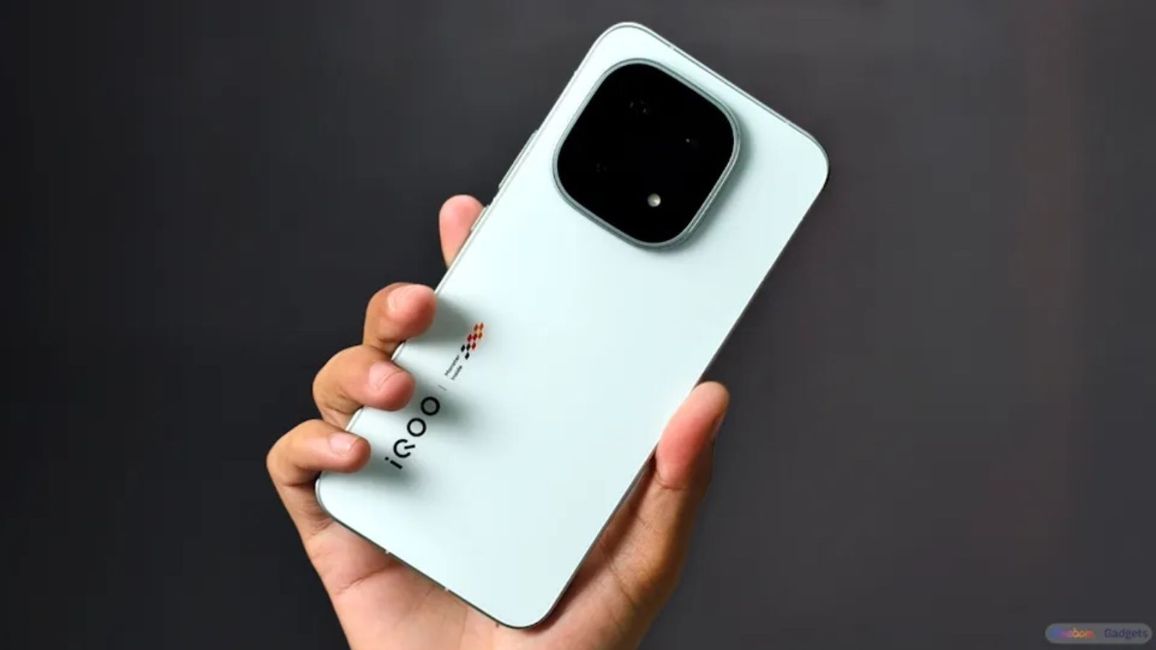 iQOO 15 smartphone from the back held in hand