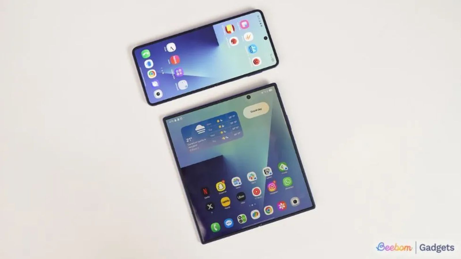 Samsung Galaxy Z Fold 7 and Z Fip 7 top-down shot Samsung Galaxy Z Fold 7 and Z Fip 7 top-down shot