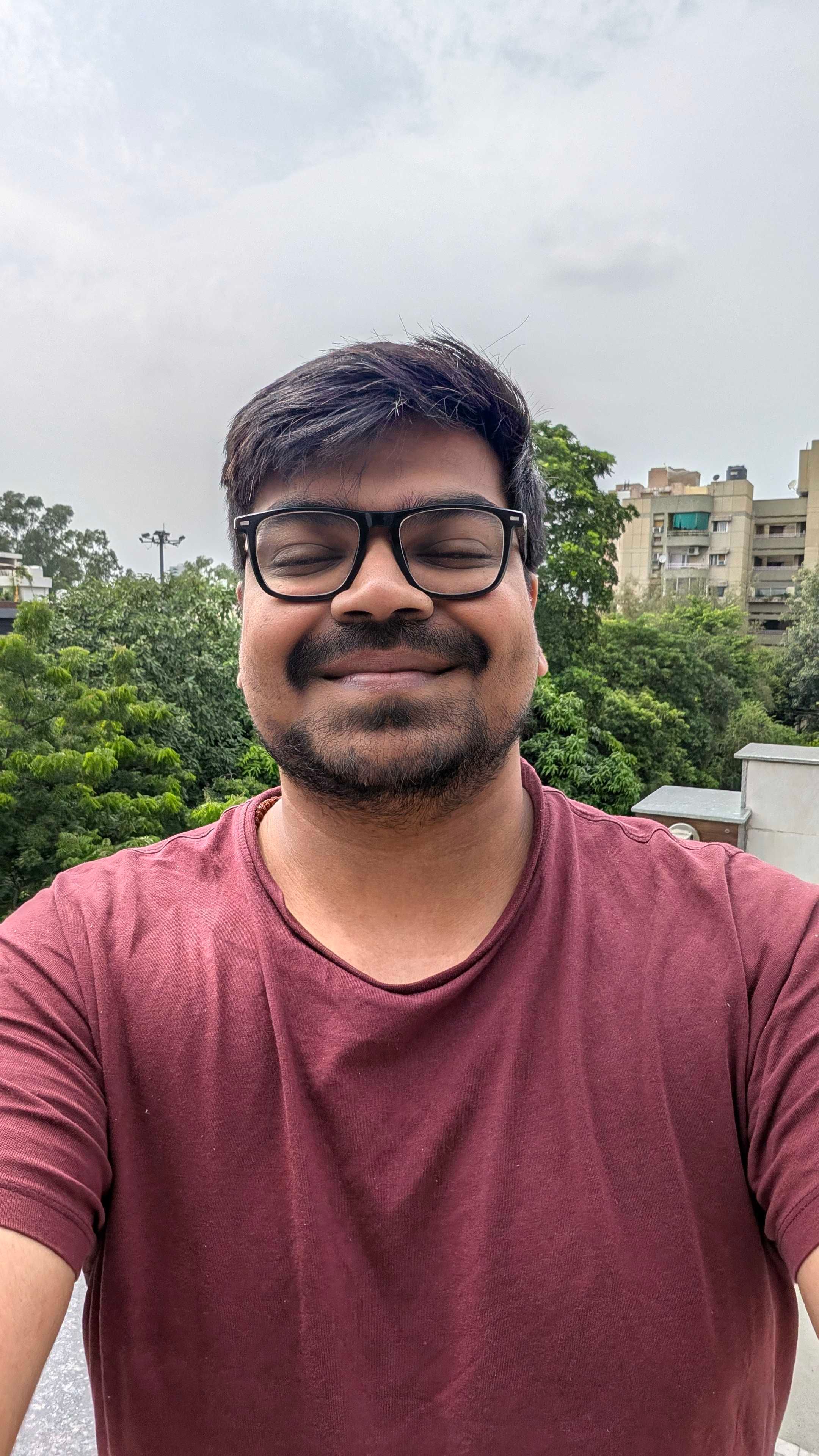Pixel 11 outdoor regular selfie Pixel 11 outdoor regular selfie