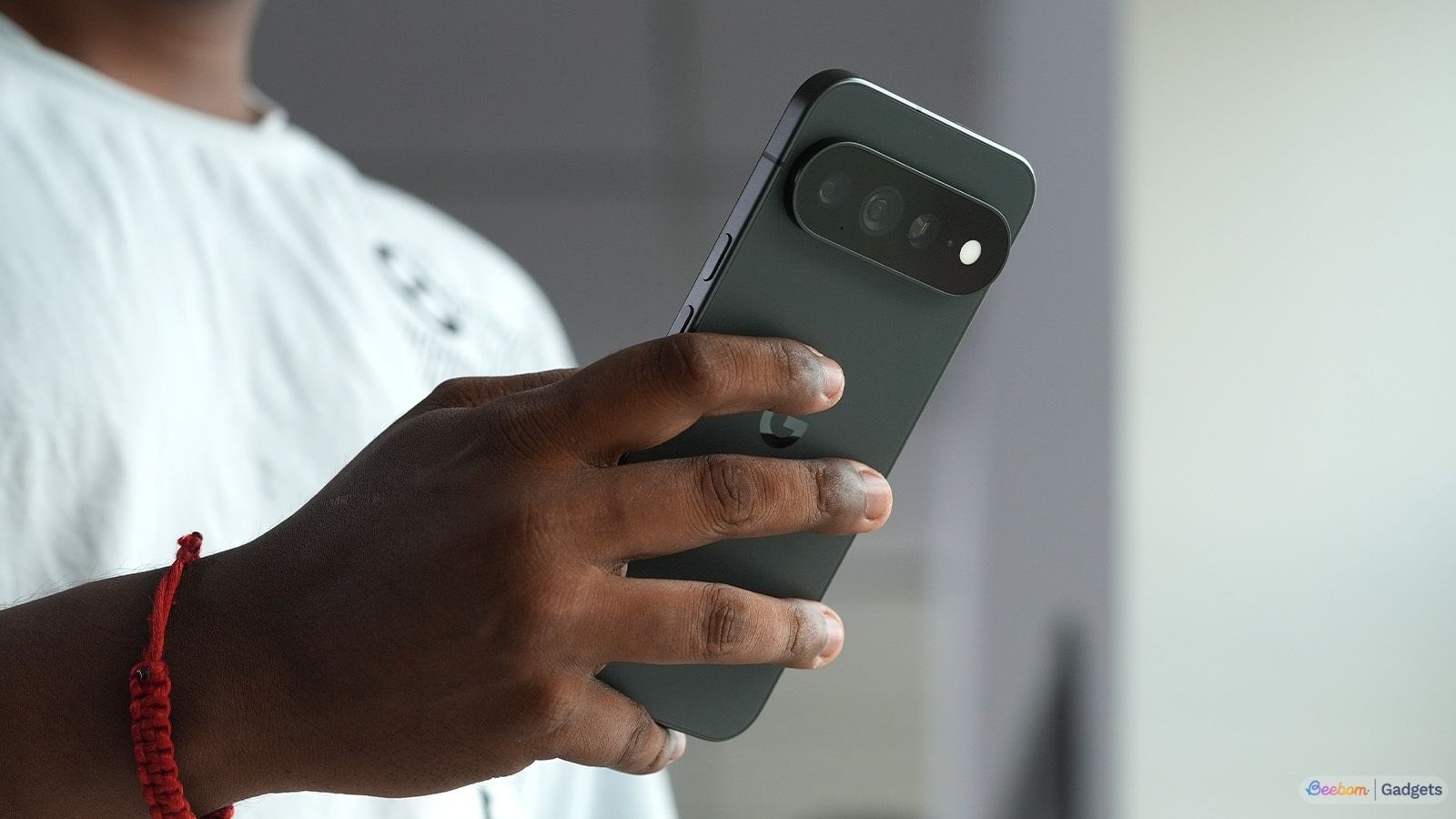 Pixel 11 Pro XL in hand Obsidian