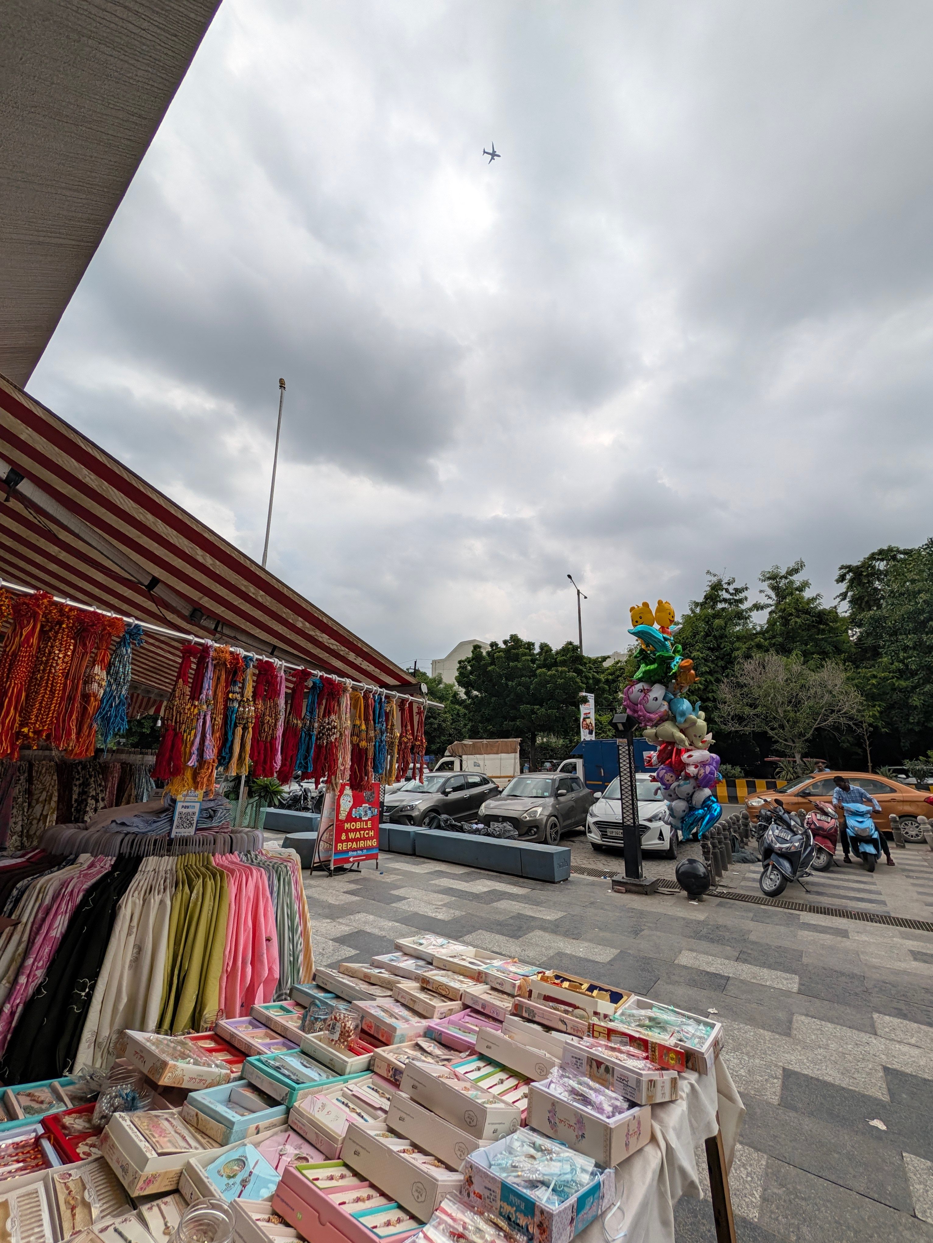 Pixel 11 Pro XL ultrawide day shot rakhi shop