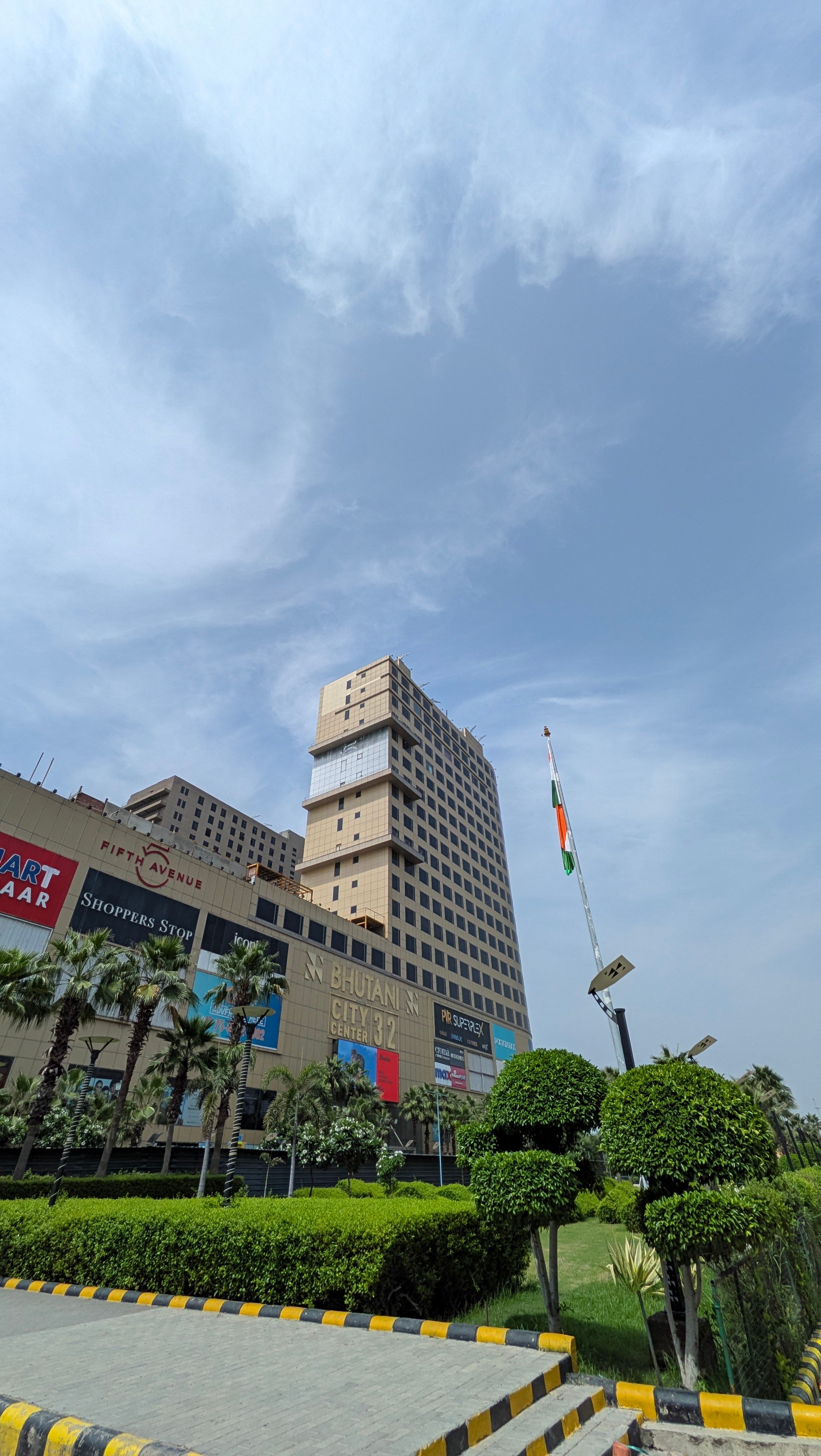 Pixel 11 ultrawide mall day time shot Pixel 11 ultrawide mall day time shot