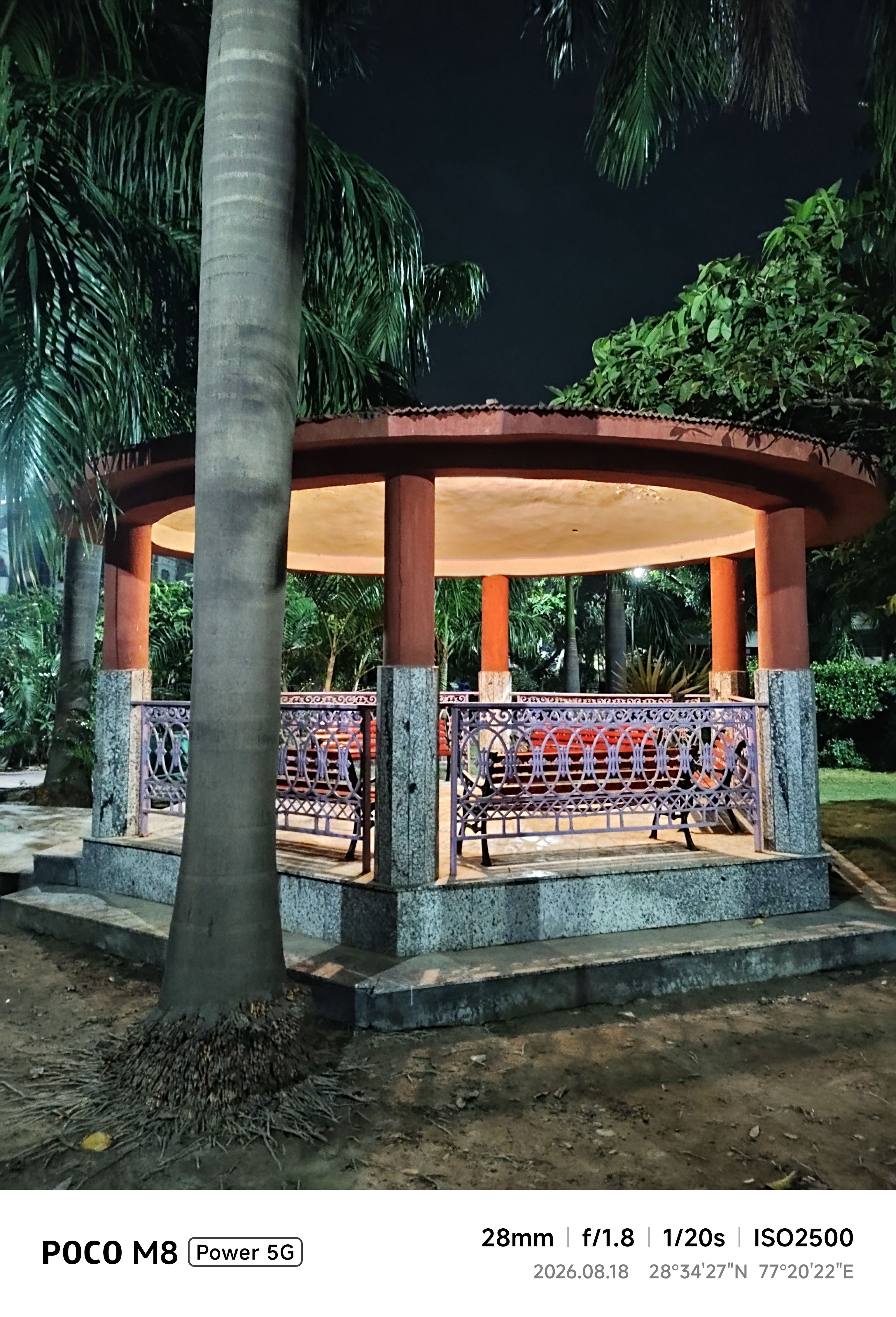Poco M8 Power 28mm night shot park seats Poco M8 Power 28mm night shot park seats