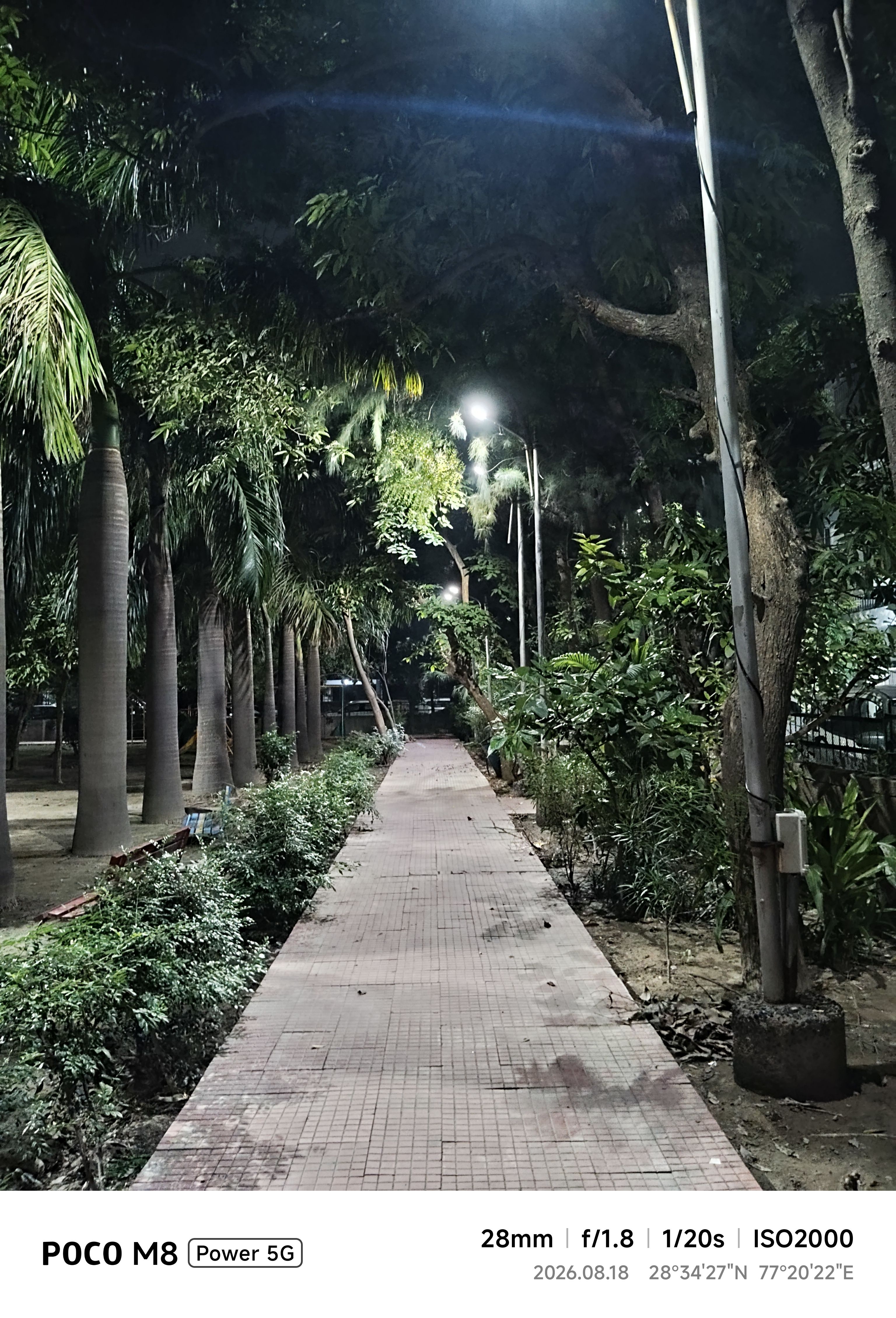 Poco M8 Power 28mm night shot park Poco M8 Power 28mm night shot park