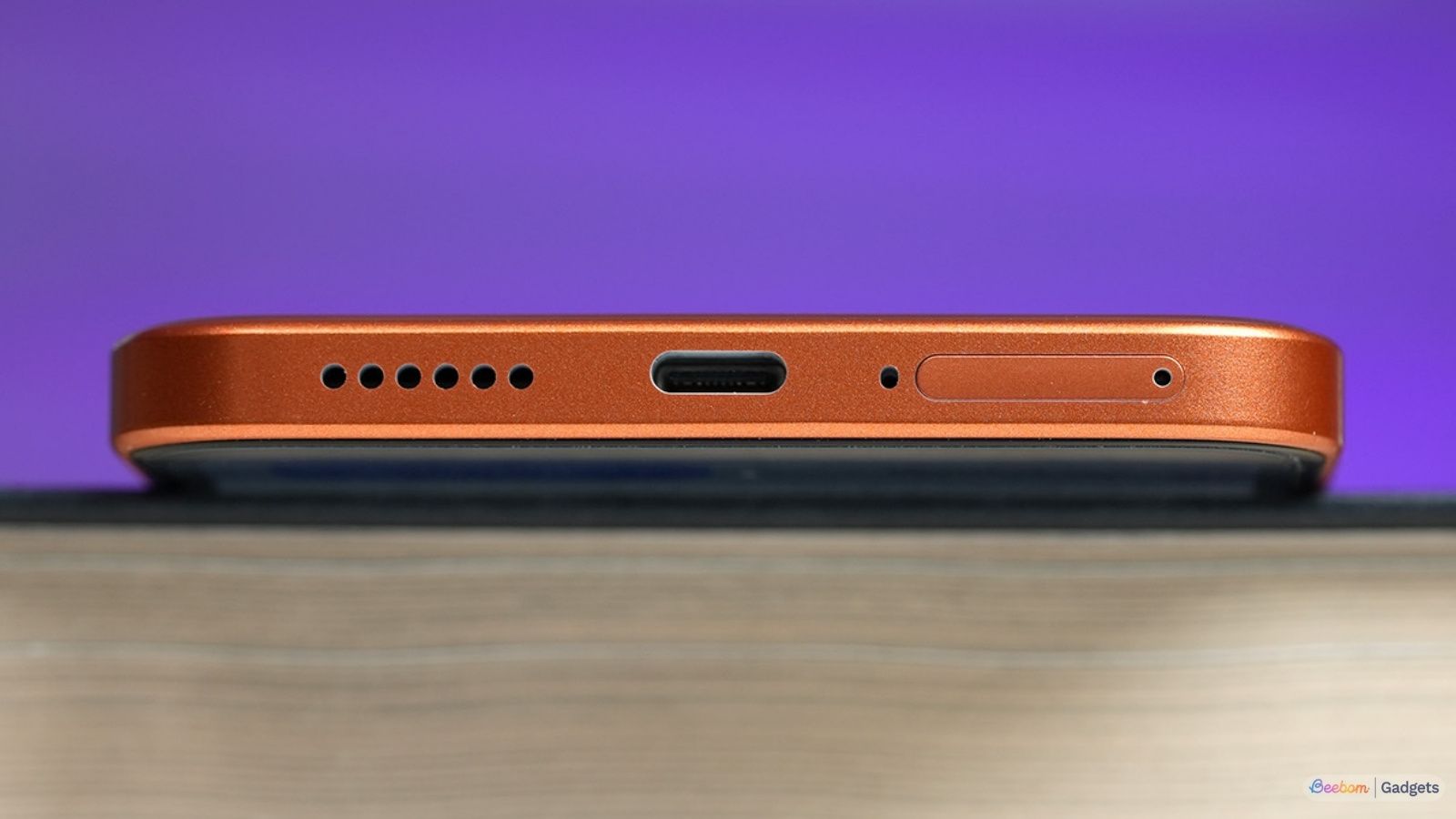 Poco M8 Power bottom ports and single speaker showcased Poco M8 Power bottom ports and single speaker showcased