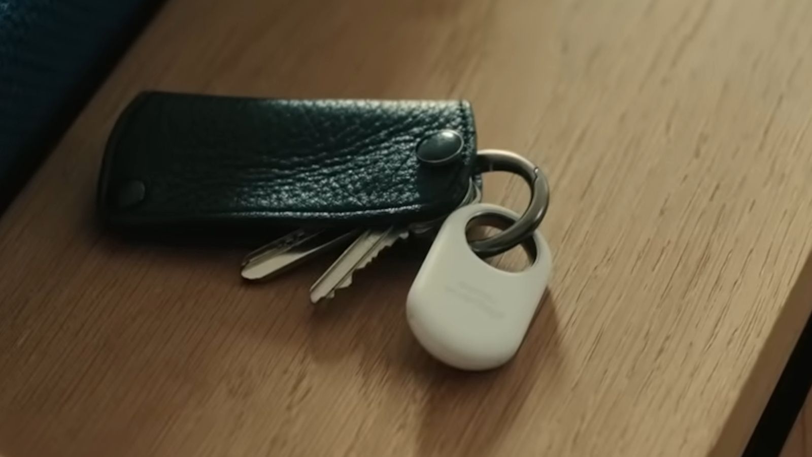 Samsung SmartTag 2 tied to the keys