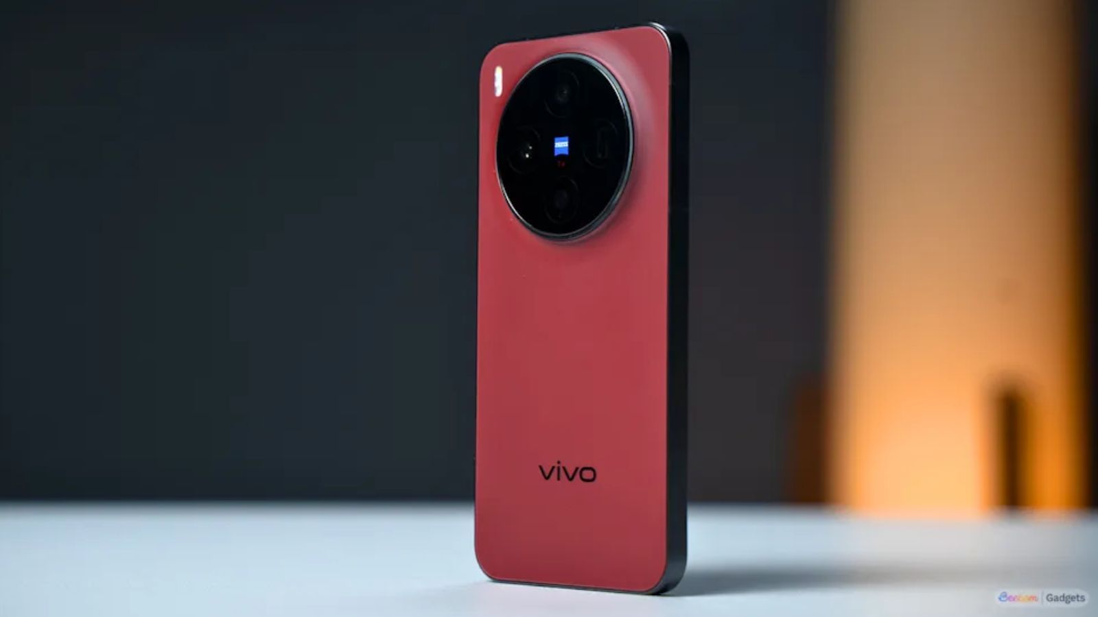 Vivo X300 in Summit Red