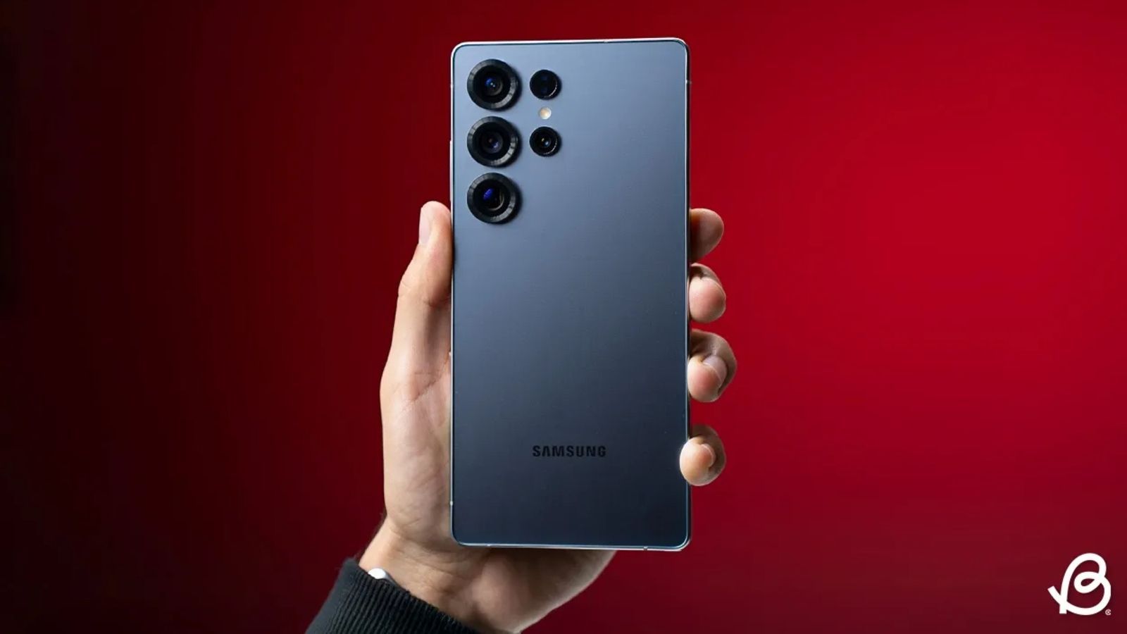 Samsung Galaxy S25 Ultra in hand from the back