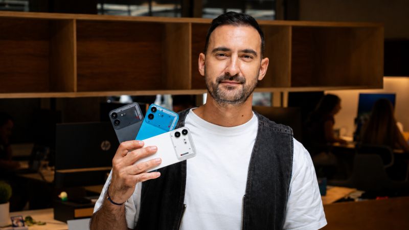 Akis Evangelidis holding Nothing Phone 4b smartphone Akis Evangelidis holding Nothing Phone 4b smartphone