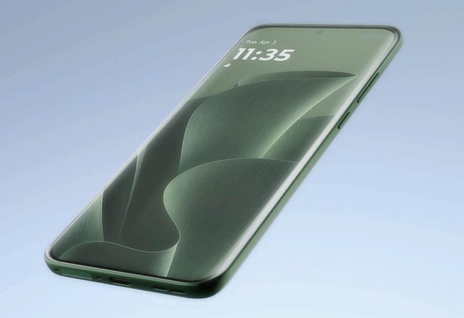 Motorola Edge 70 Plus green variant from the front