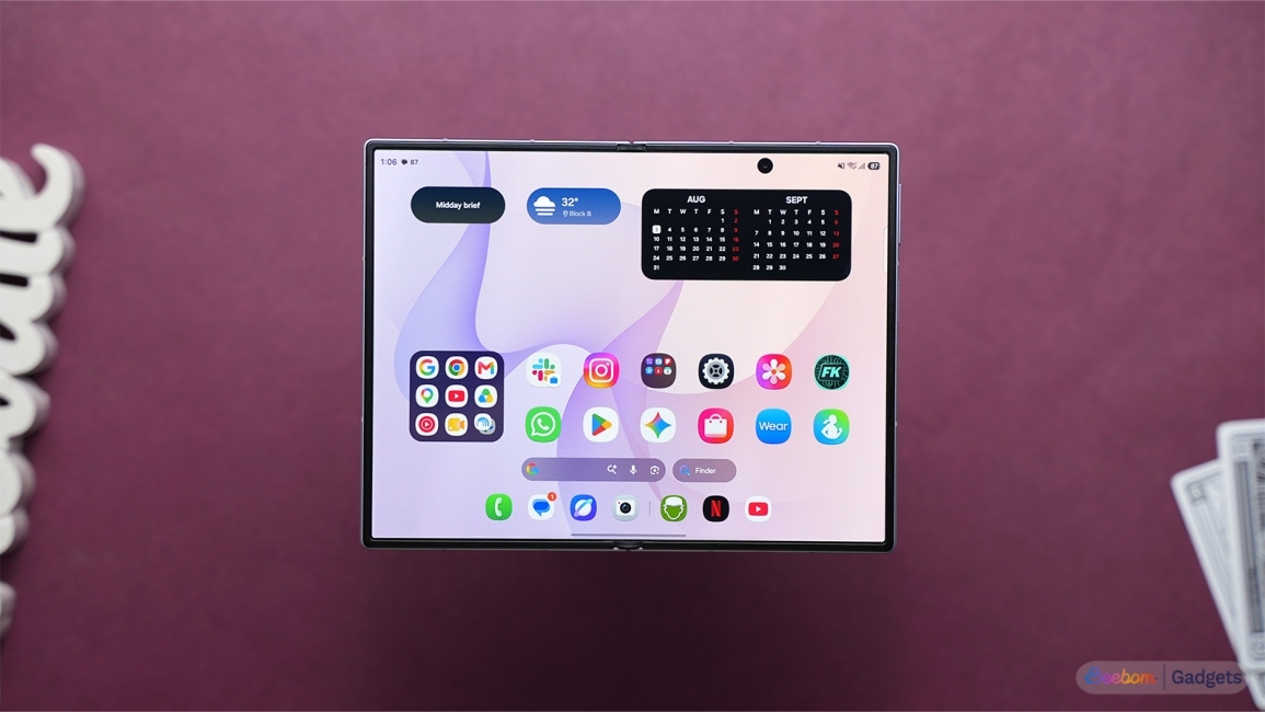 Samsung Z Fold 8 display showcase 